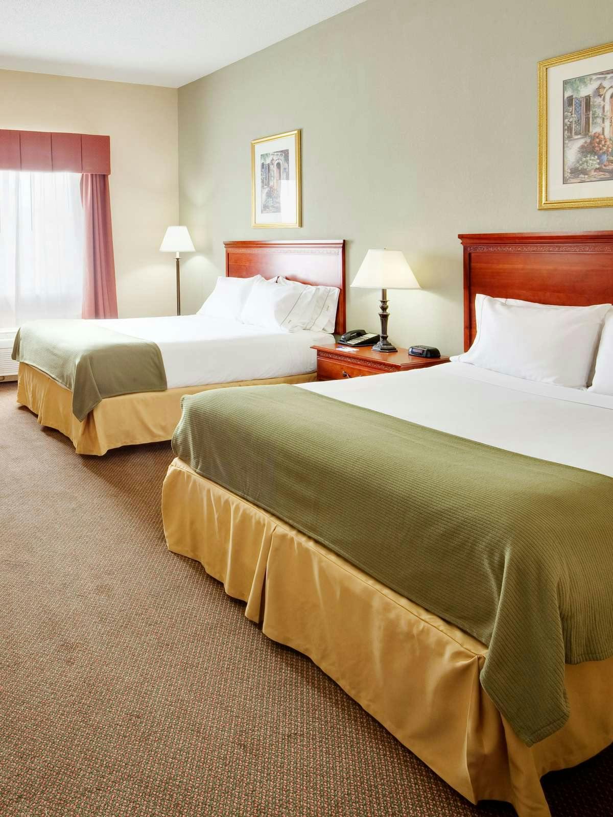 Hotel Holiday Inn Express Hotel & Suites Quakertown photo 1