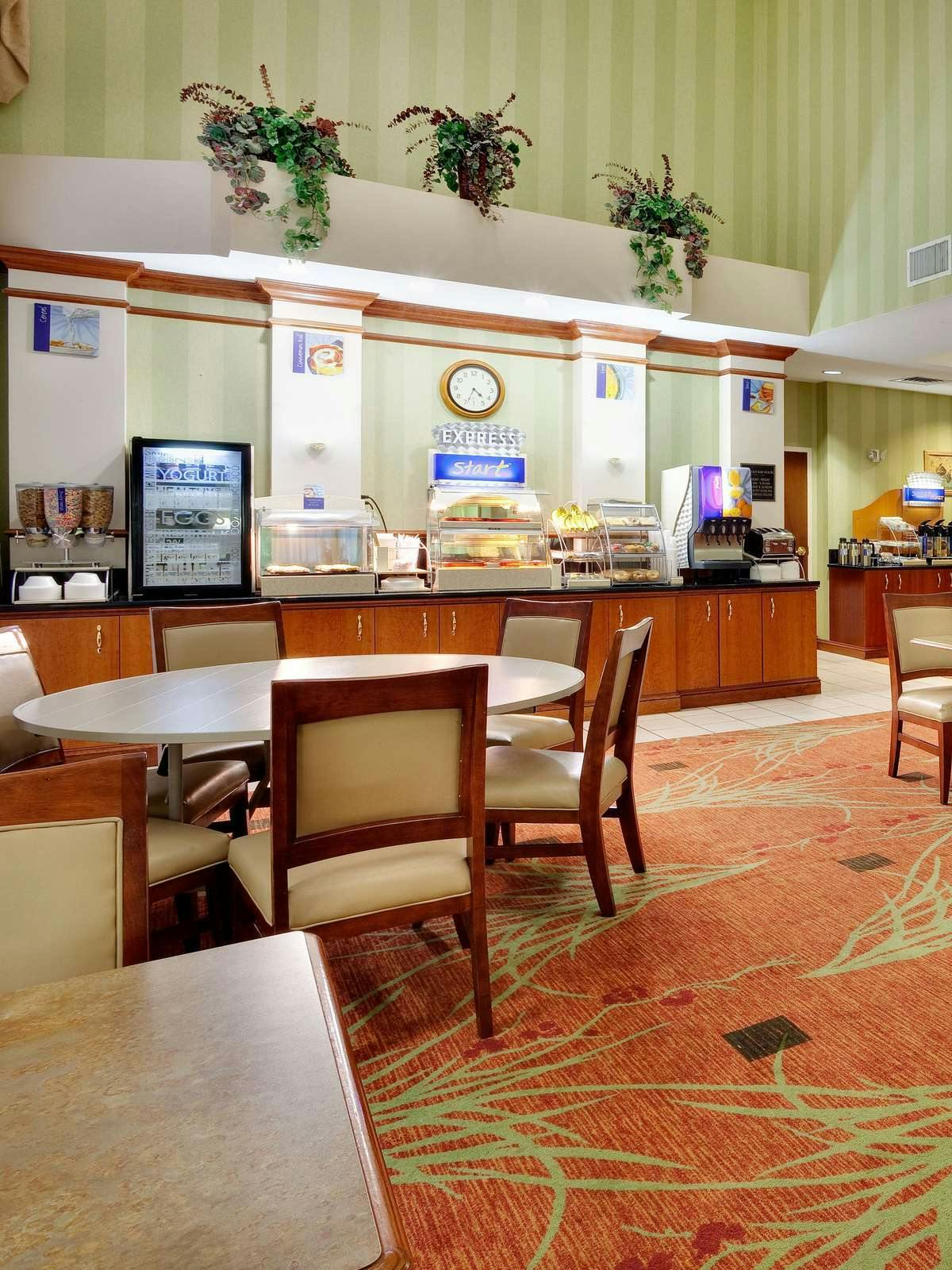 Hotel Holiday Inn Express Hotel & Suites Quakertown photo 4