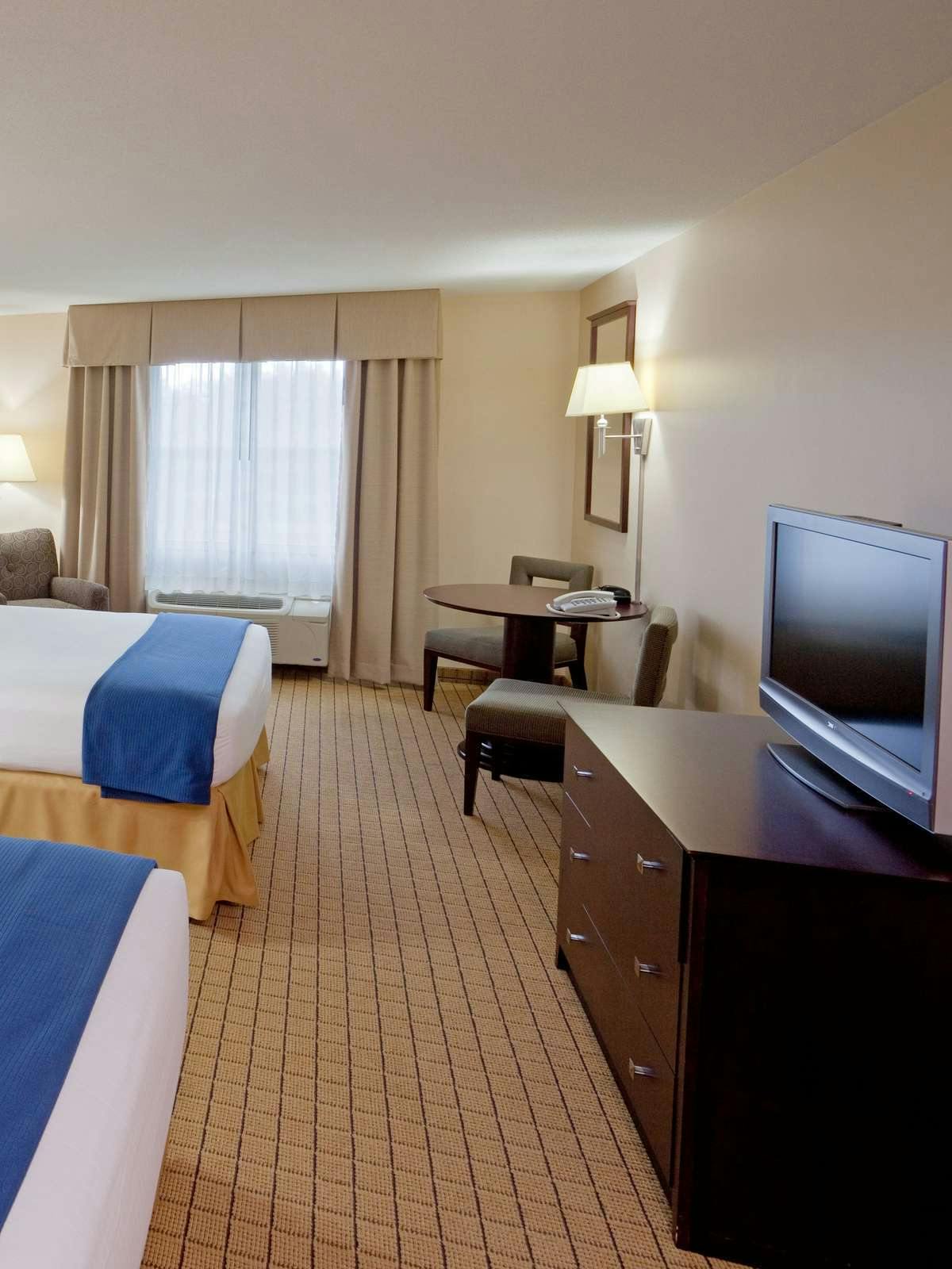 Hotel Holiday Inn Express Hotel & Suites Rochester photo 2