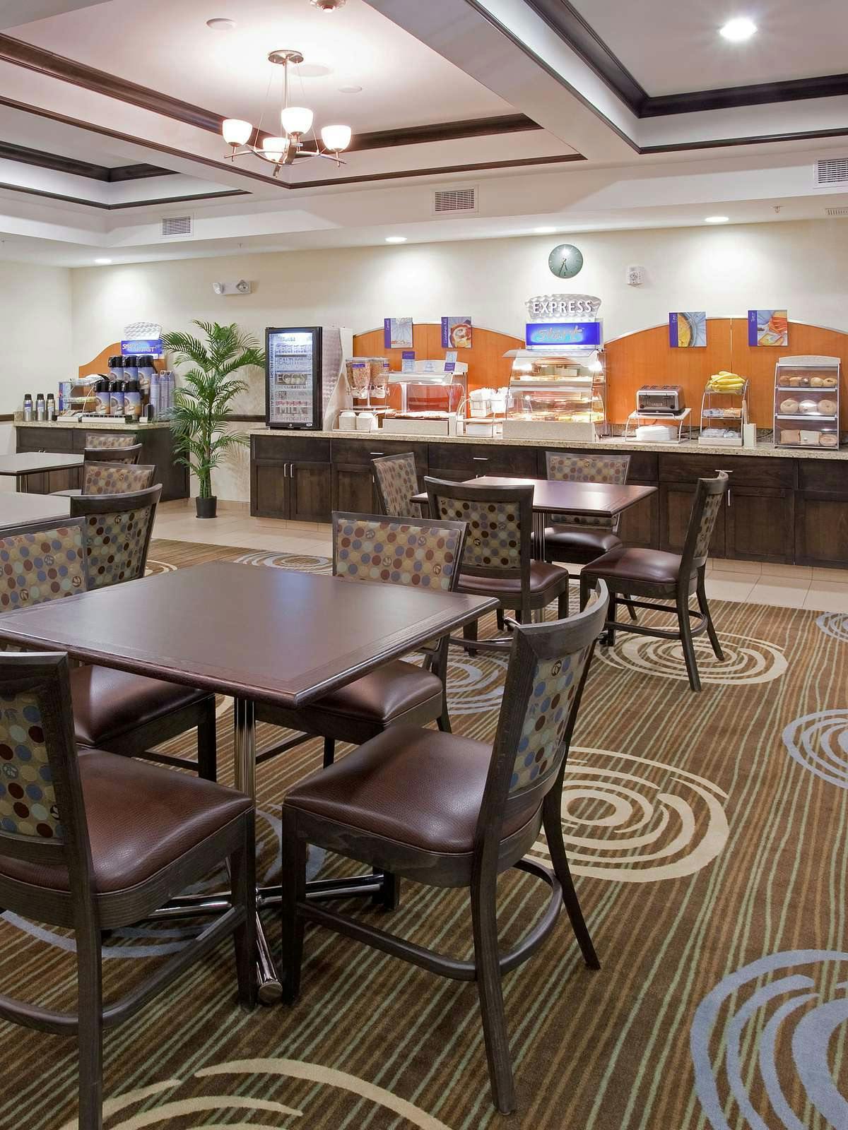 Hotel Holiday Inn Express Hotel & Suites Richfield photo 5