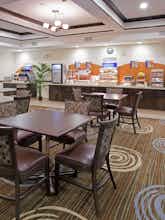 Hotel Holiday Inn Express Hotel & Suites Richfield photo 5