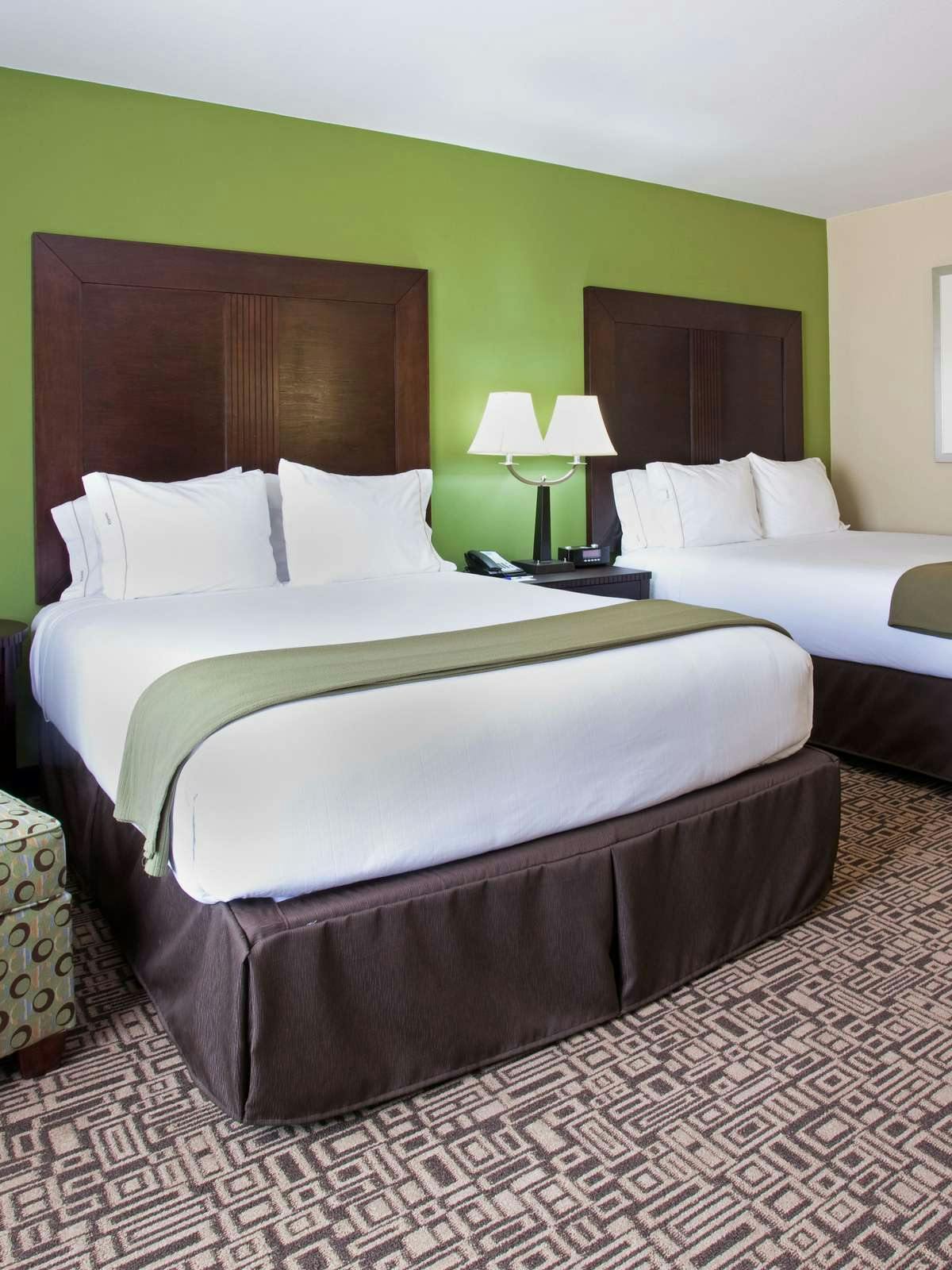 Hotel Holiday Inn Express Hotel & Suites Richfield photo 1