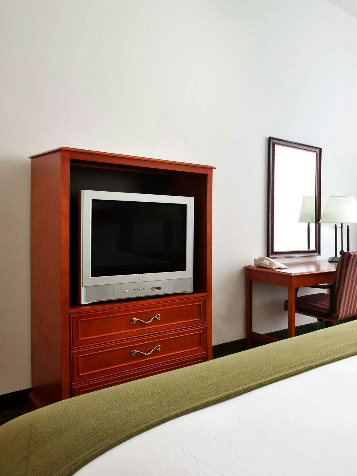 Hotel Holiday Inn Express Hotel & Suites Rockford Loves Park photo 2