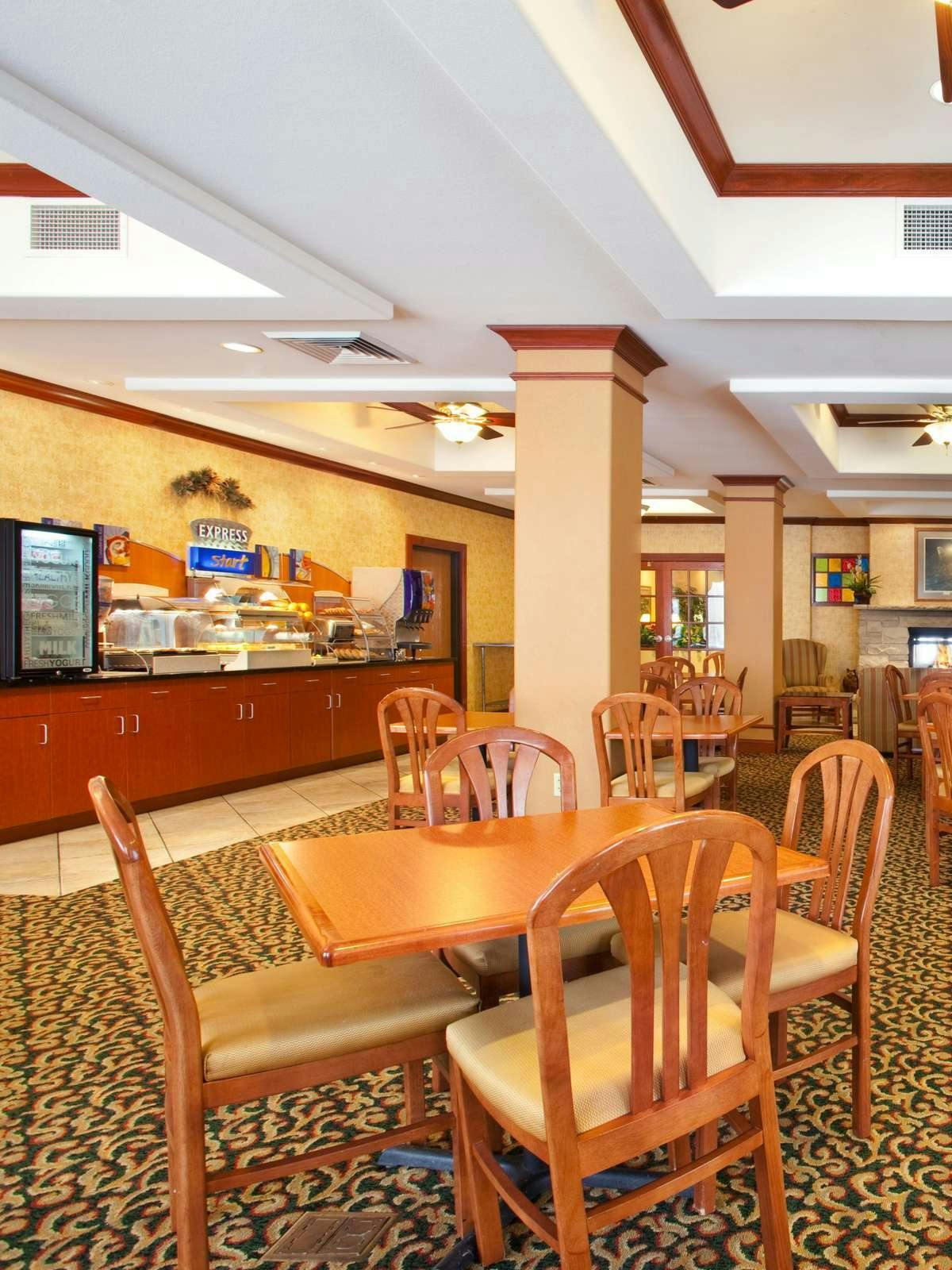 Hotel Holiday Inn Express Hotel & Suites Rockford Loves Park photo 5