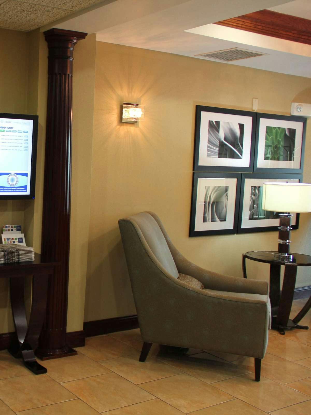 Hotel Holiday Inn Express Hotel & Suites Richmond photo 3