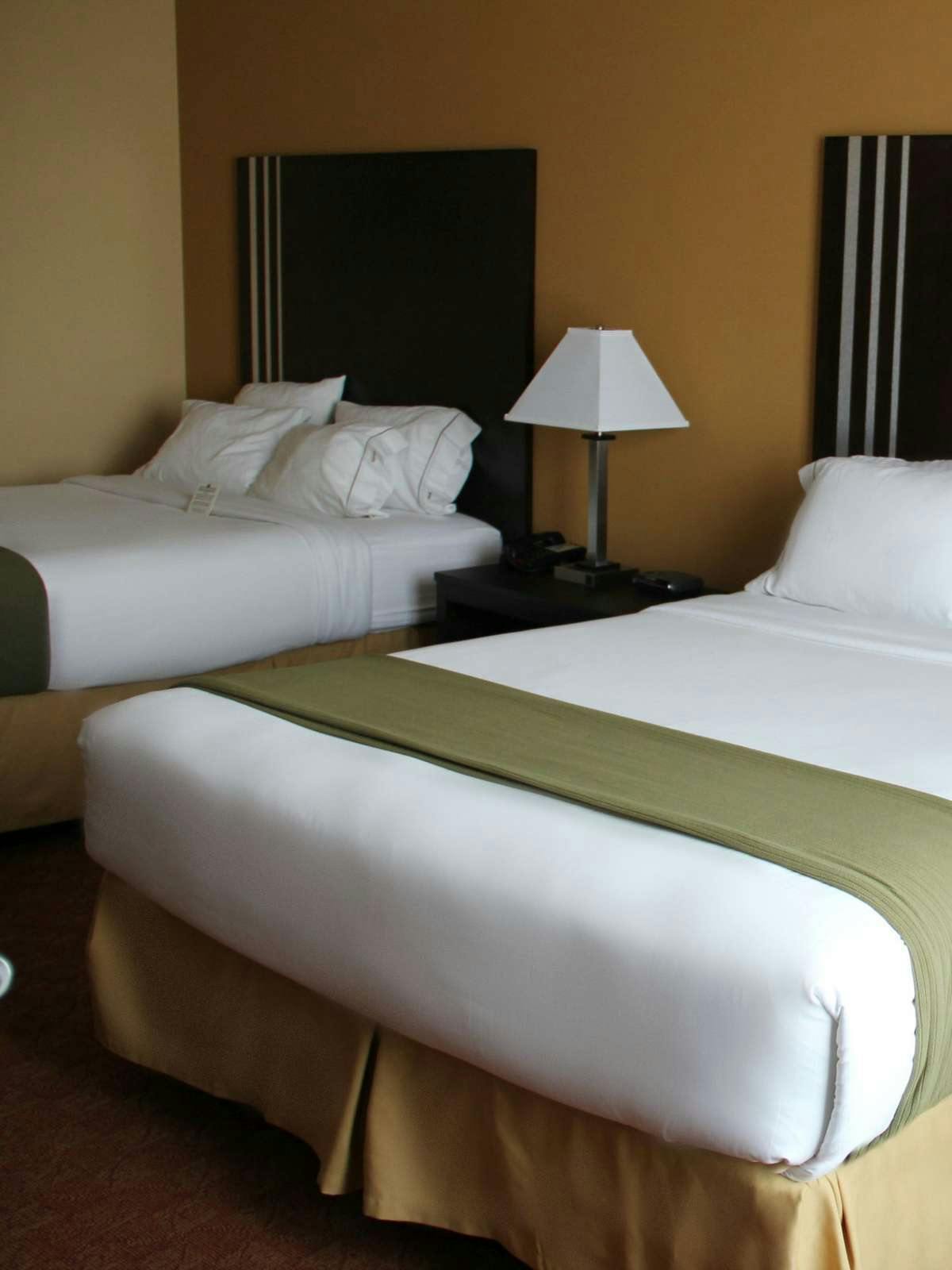 Hotel Holiday Inn Express Hotel & Suites Richmond photo 1