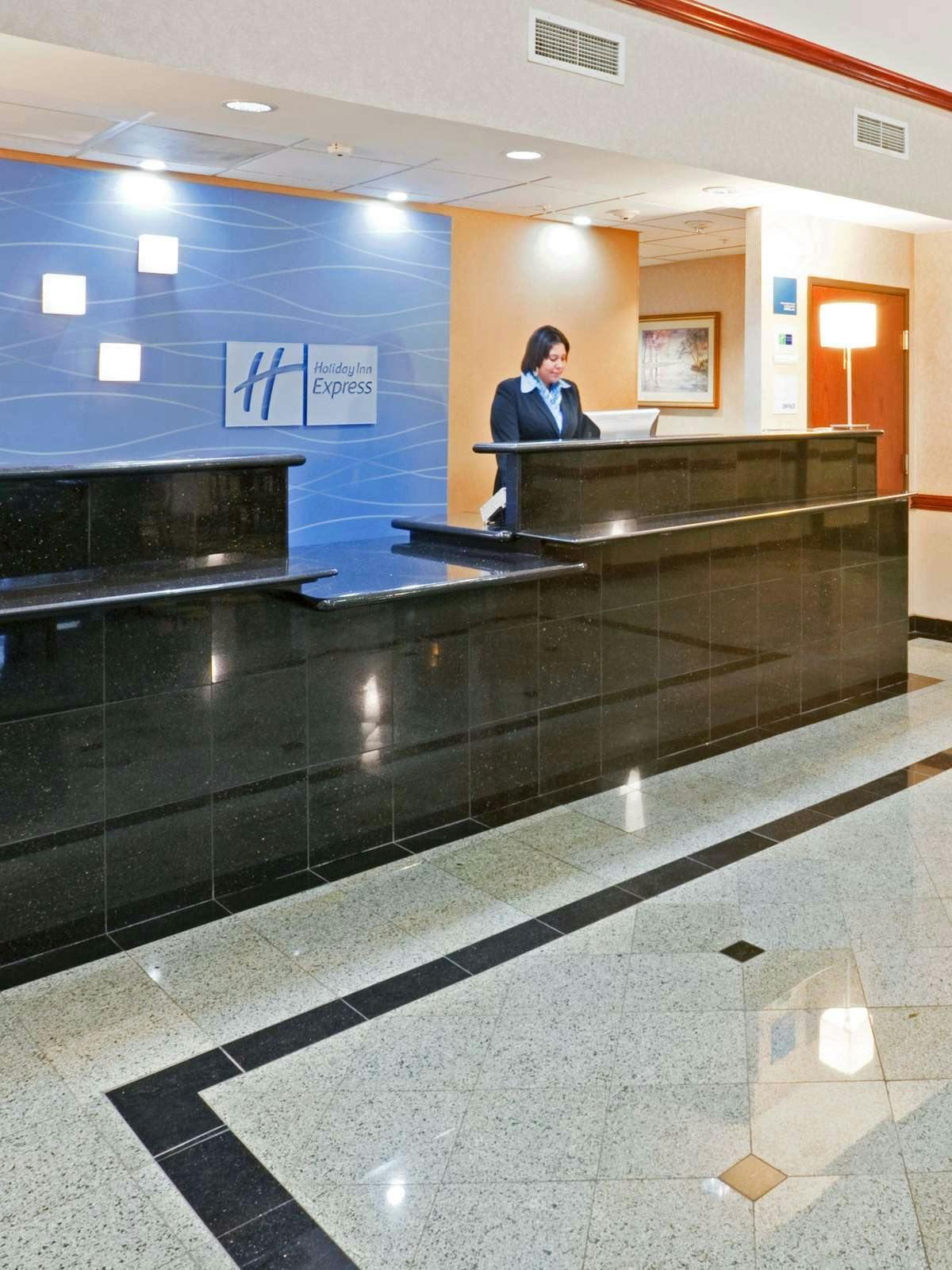 Hotel Holiday Inn Express Hotel & Suites Round Rock photo 3