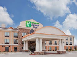 Holiday Inn Express Hotel & Suites Saint Robert Leonard Wood