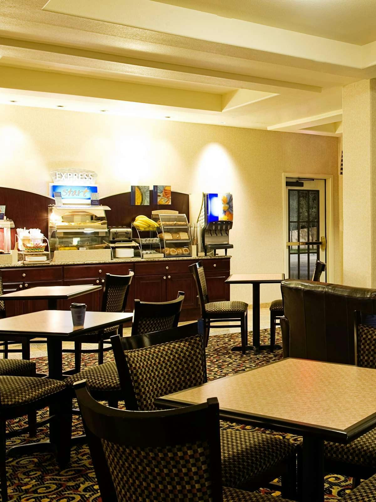 Hotel Holiday Inn Express Hotel & Suites San Antonio NW photo 5