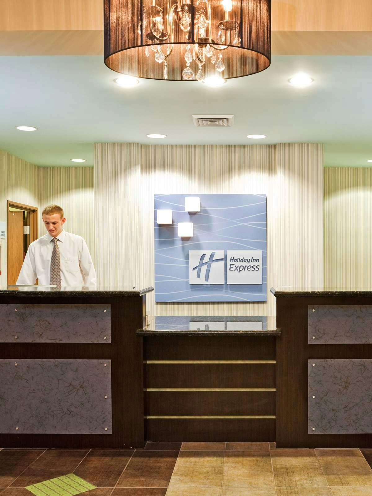 Hotel Holiday Inn Express Hotel & Suites Salem photo 4