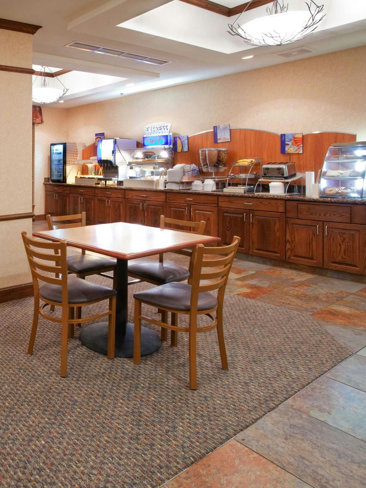 Hotel Holiday Inn Express Hotel & Suites Salt Lake City Airport East photo 5