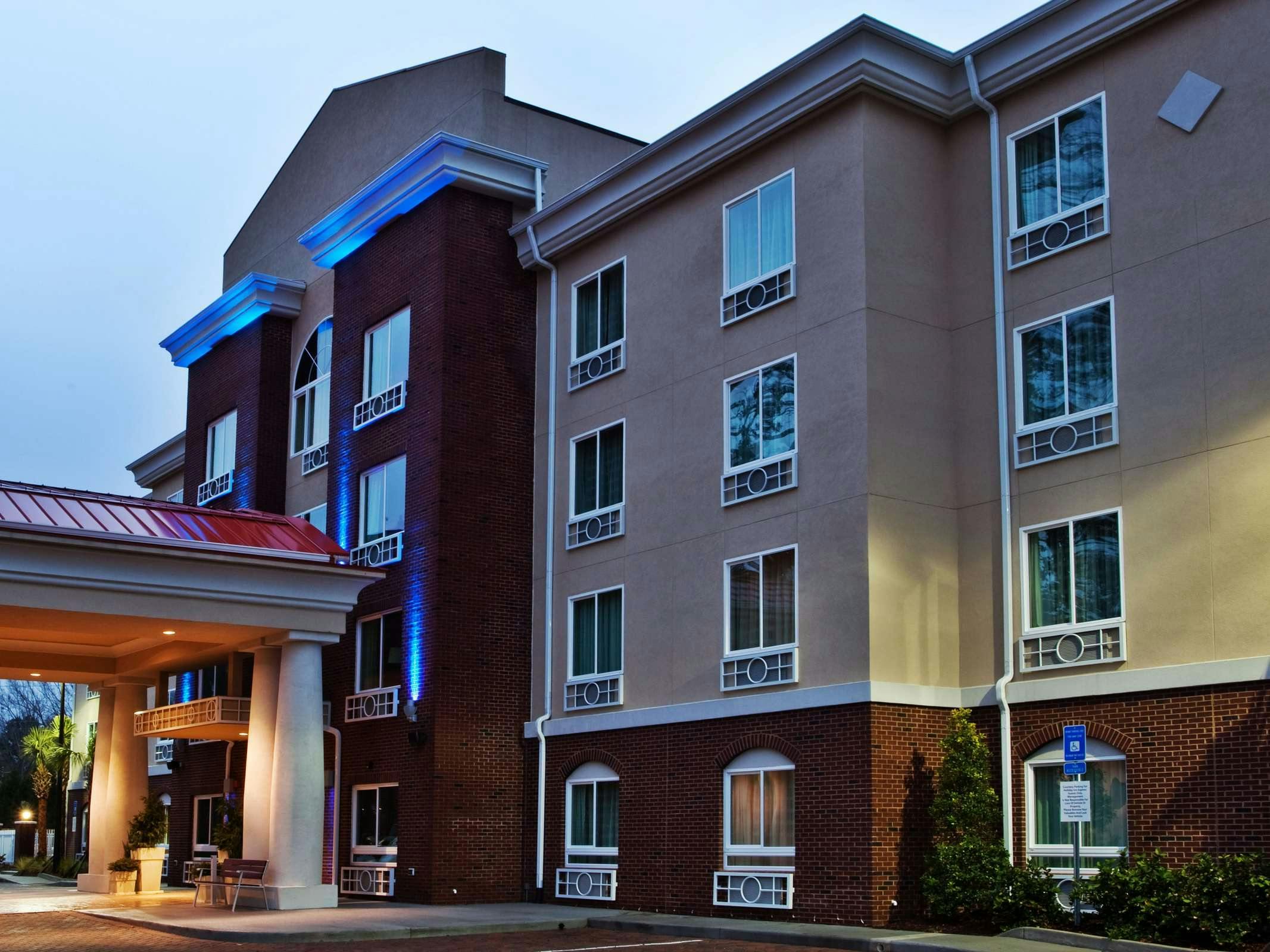 Holiday Inn Express Hotel & Suites Savannah Midtown