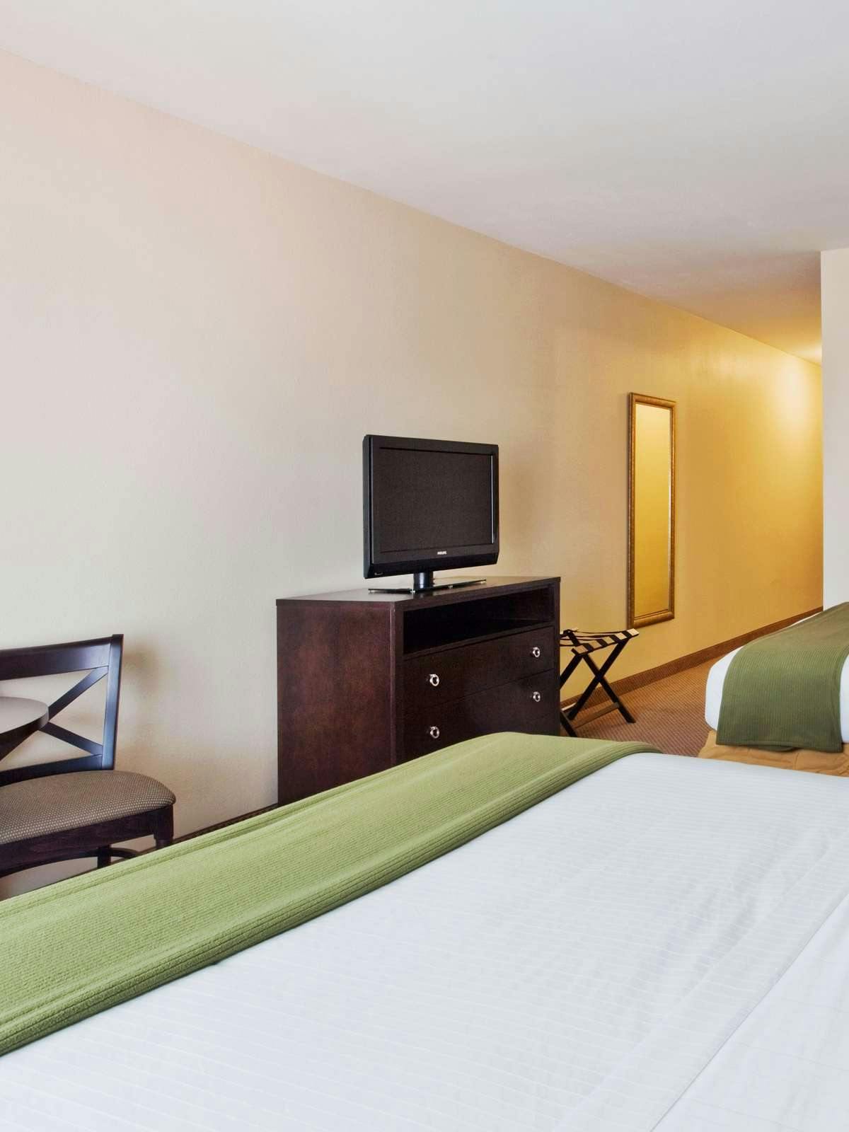 Hotel Holiday Inn Express Hotel & Suites Savannah Midtown photo 2