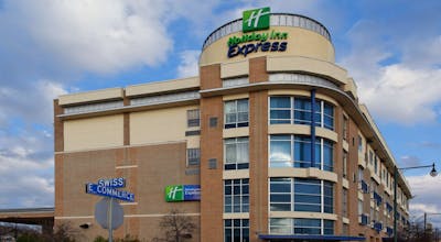 Holiday Inn Express Hotel & Suites San Antonio Rivercenter