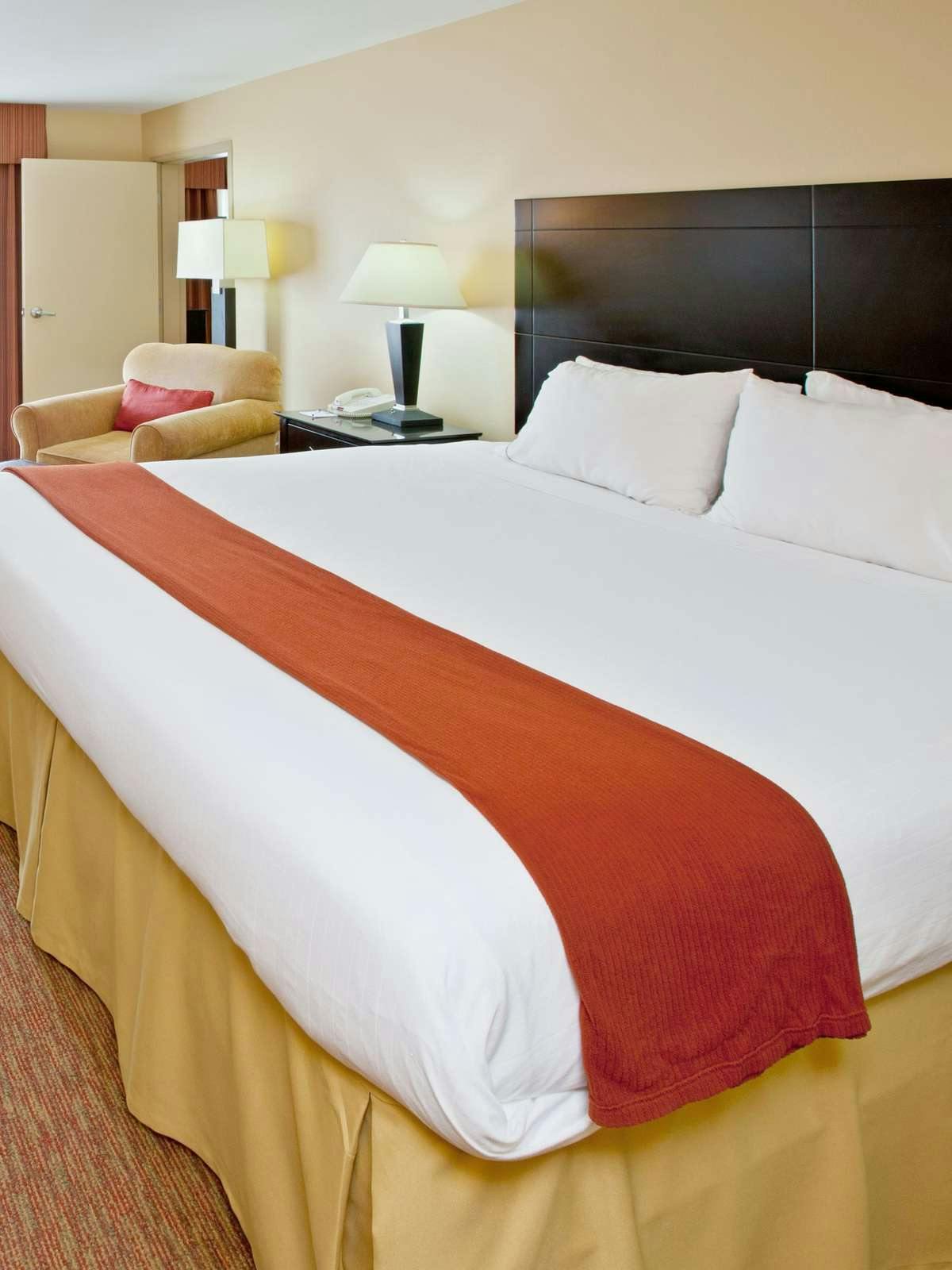 Hotel Holiday Inn Express Hotel & Suites Schererville photo 1