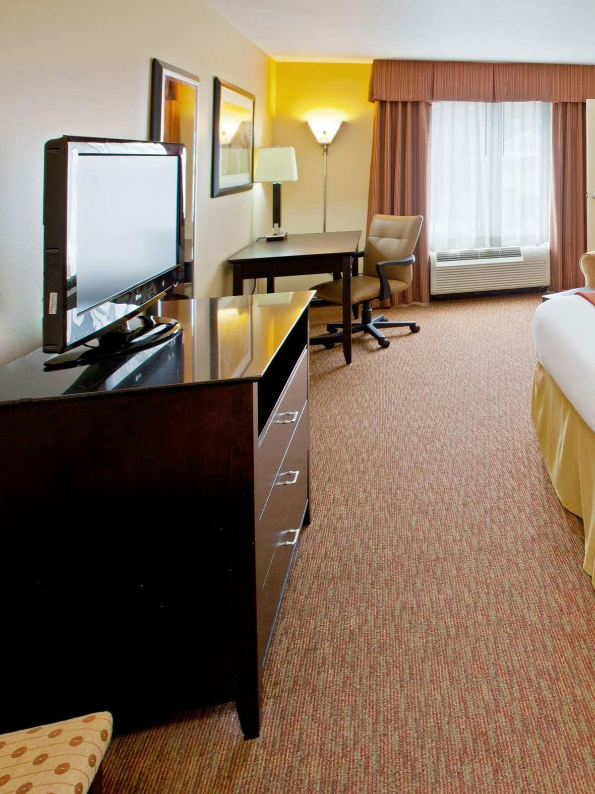 Hotel Holiday Inn Express Hotel & Suites Schererville photo 2