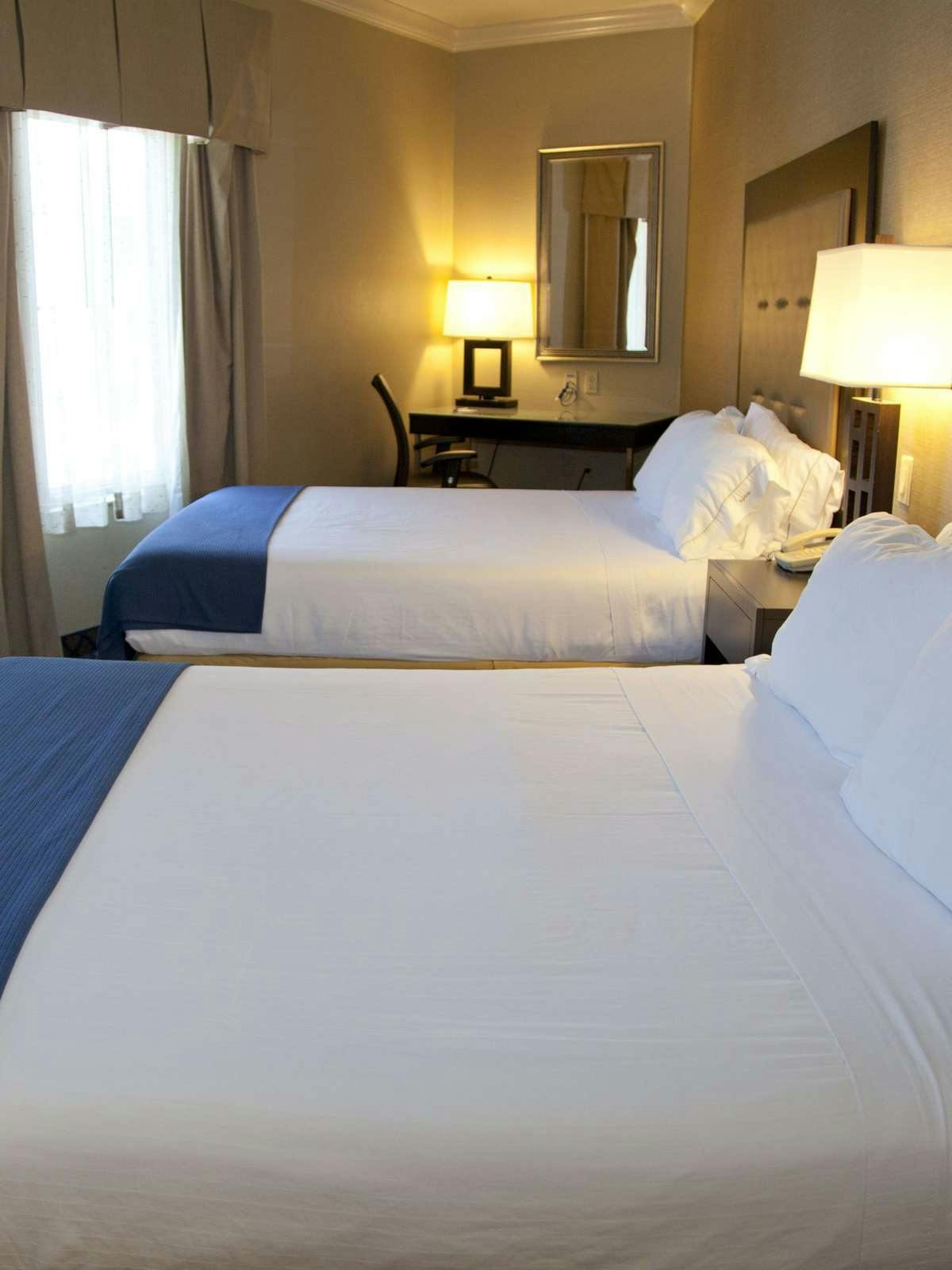 Hotel Holiday Inn Express Hotel & Suites San Pablo photo 1