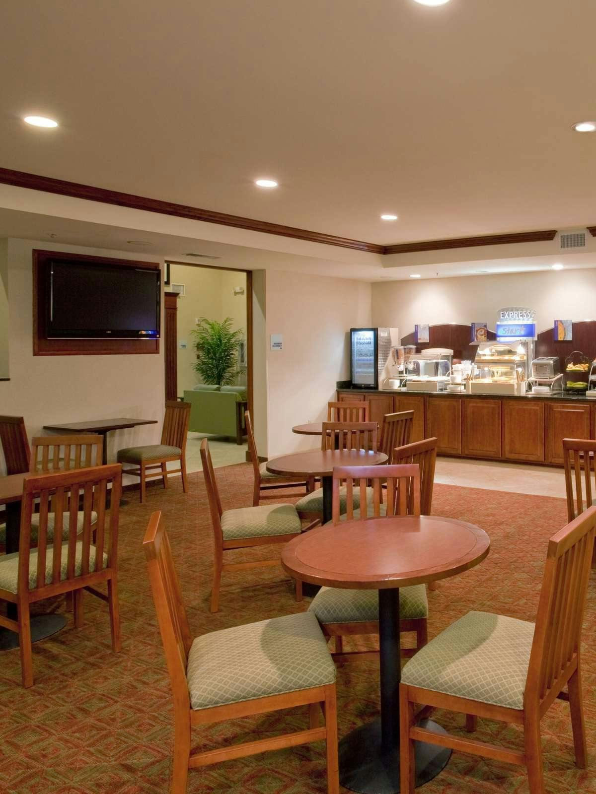 Hotel Holiday Inn Express Hotel & Suites San Dimas photo 5