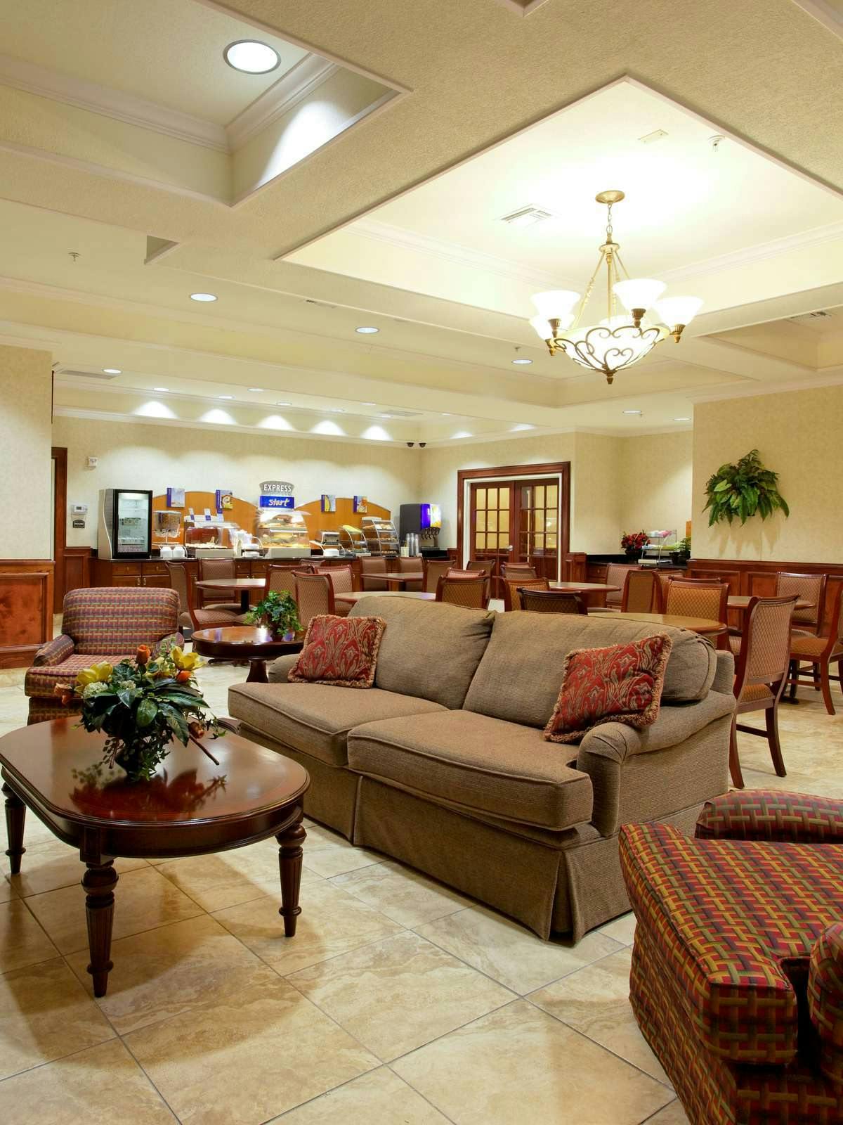 Hotel Holiday Inn Express Hotel & Suites San Antonio South photo 2