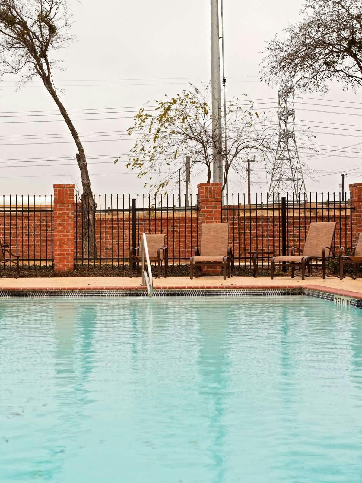 Hotel Holiday Inn Express Hotel & Suites San Antonio South photo 3