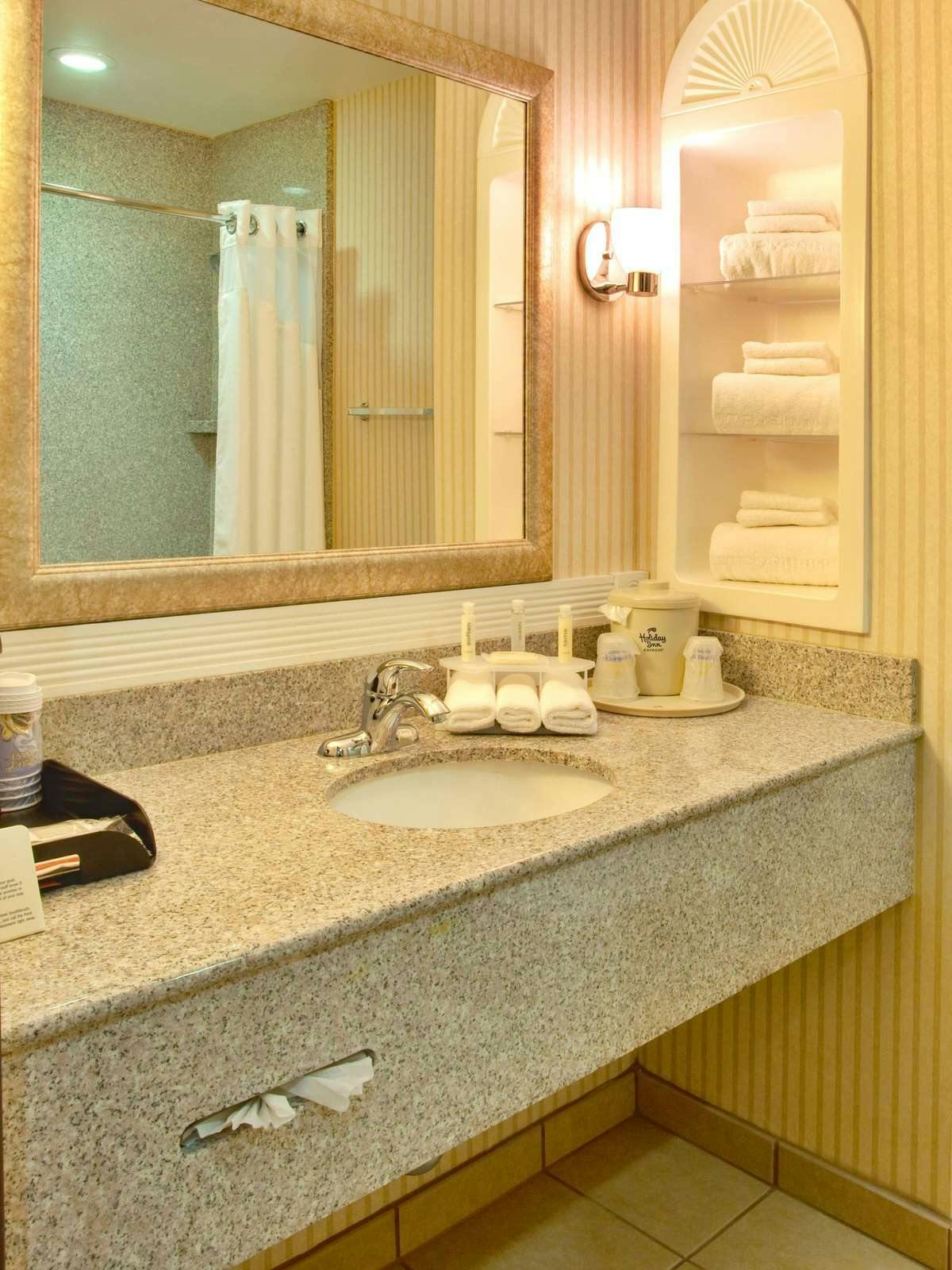 Hotel Holiday Inn Express Hotel & Suites San Diego Otay Mesa photo 2