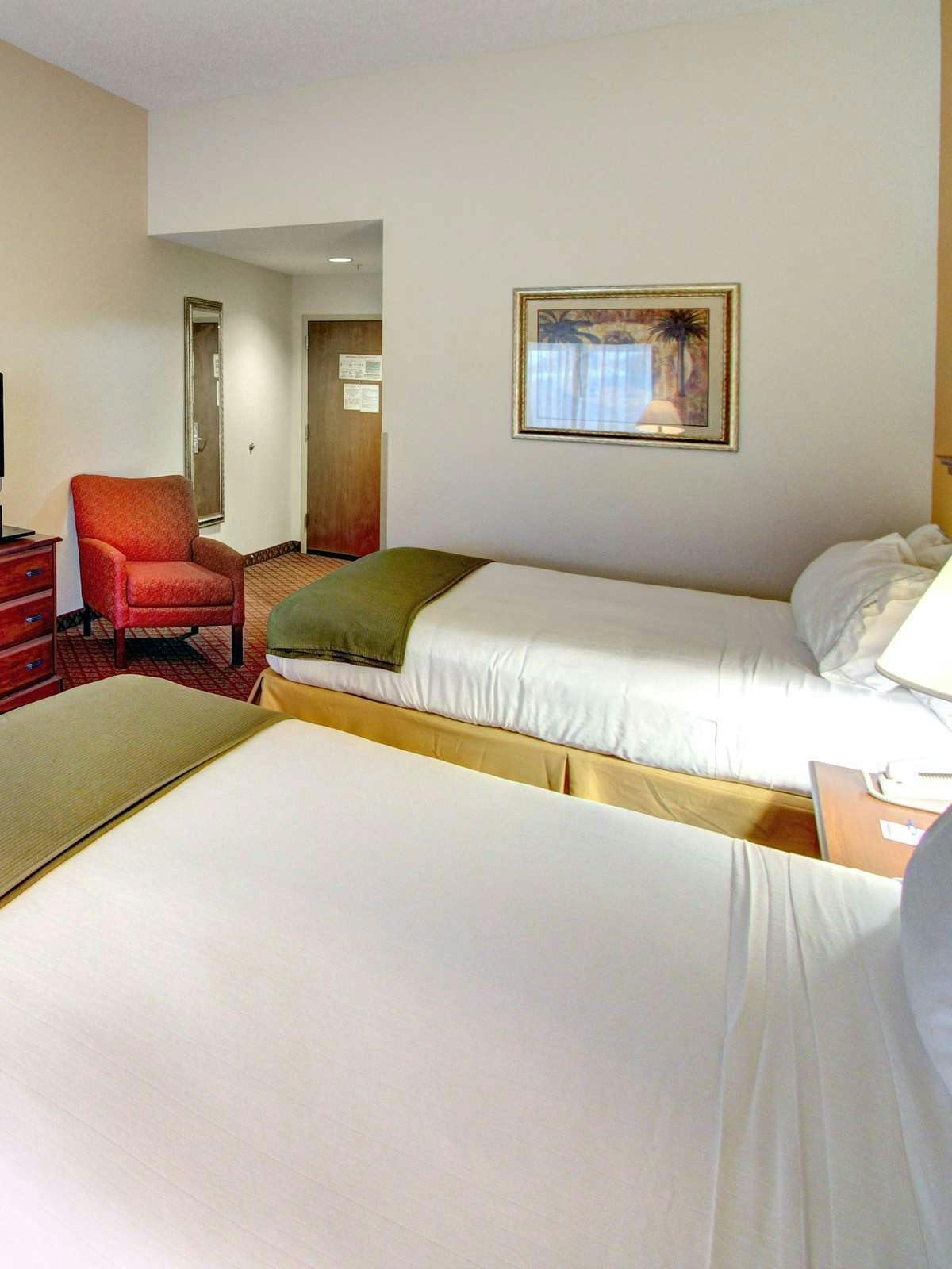 Hotel Holiday Inn Express Hotel & Suites Silver Springs photo 1