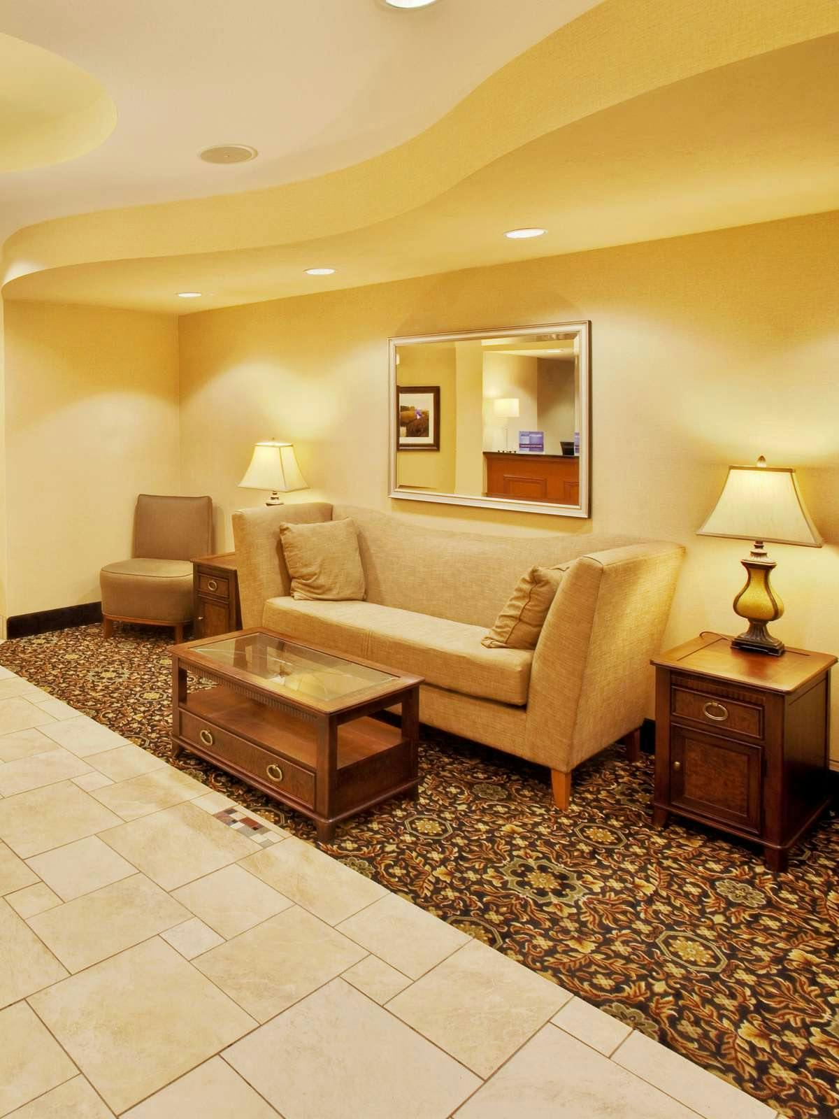 Hotel Holiday Inn Express Hotel & Suites Sheldon photo 3