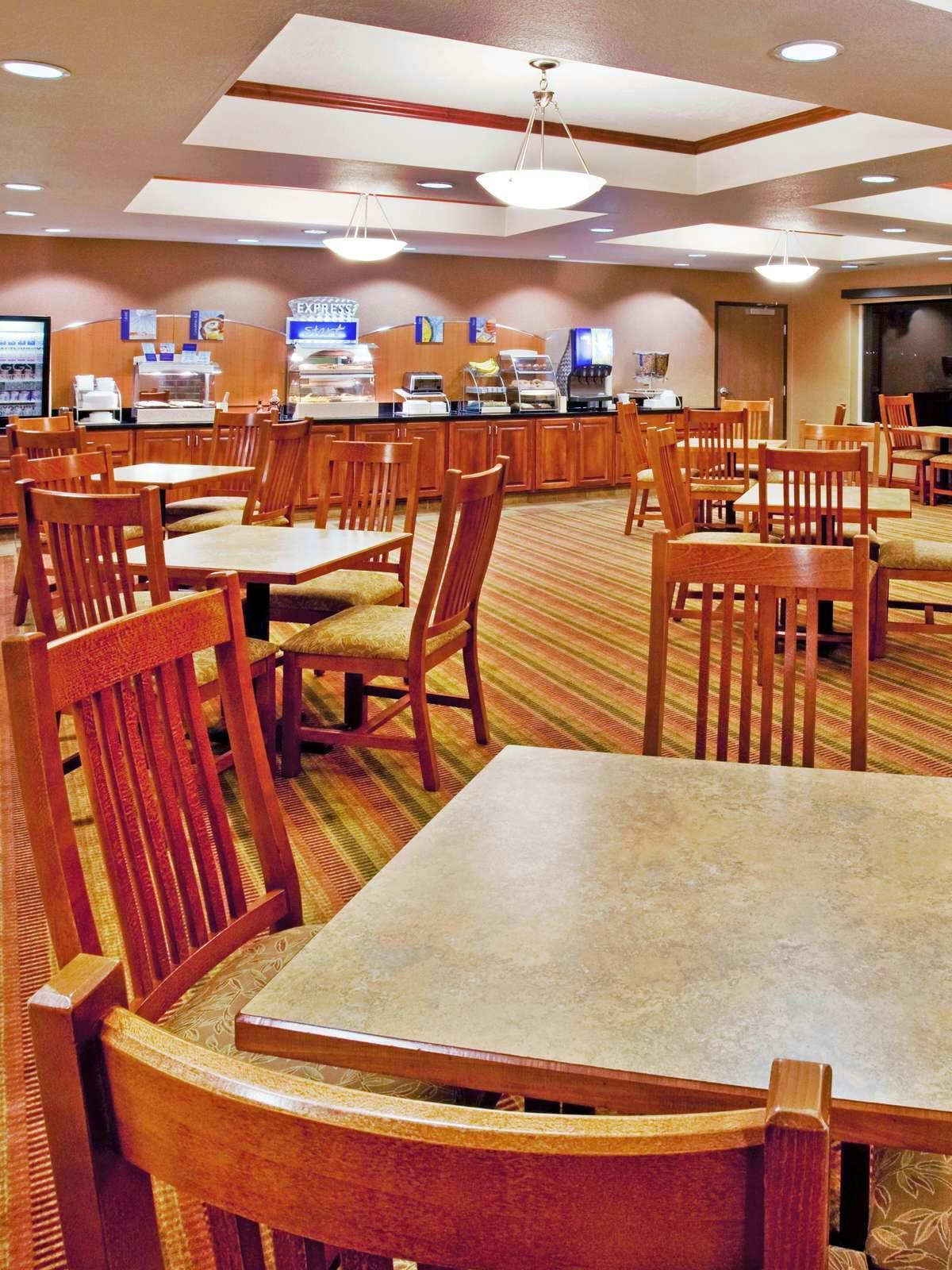 Hotel Holiday Inn Express Hotel & Suites Sioux Center photo 4