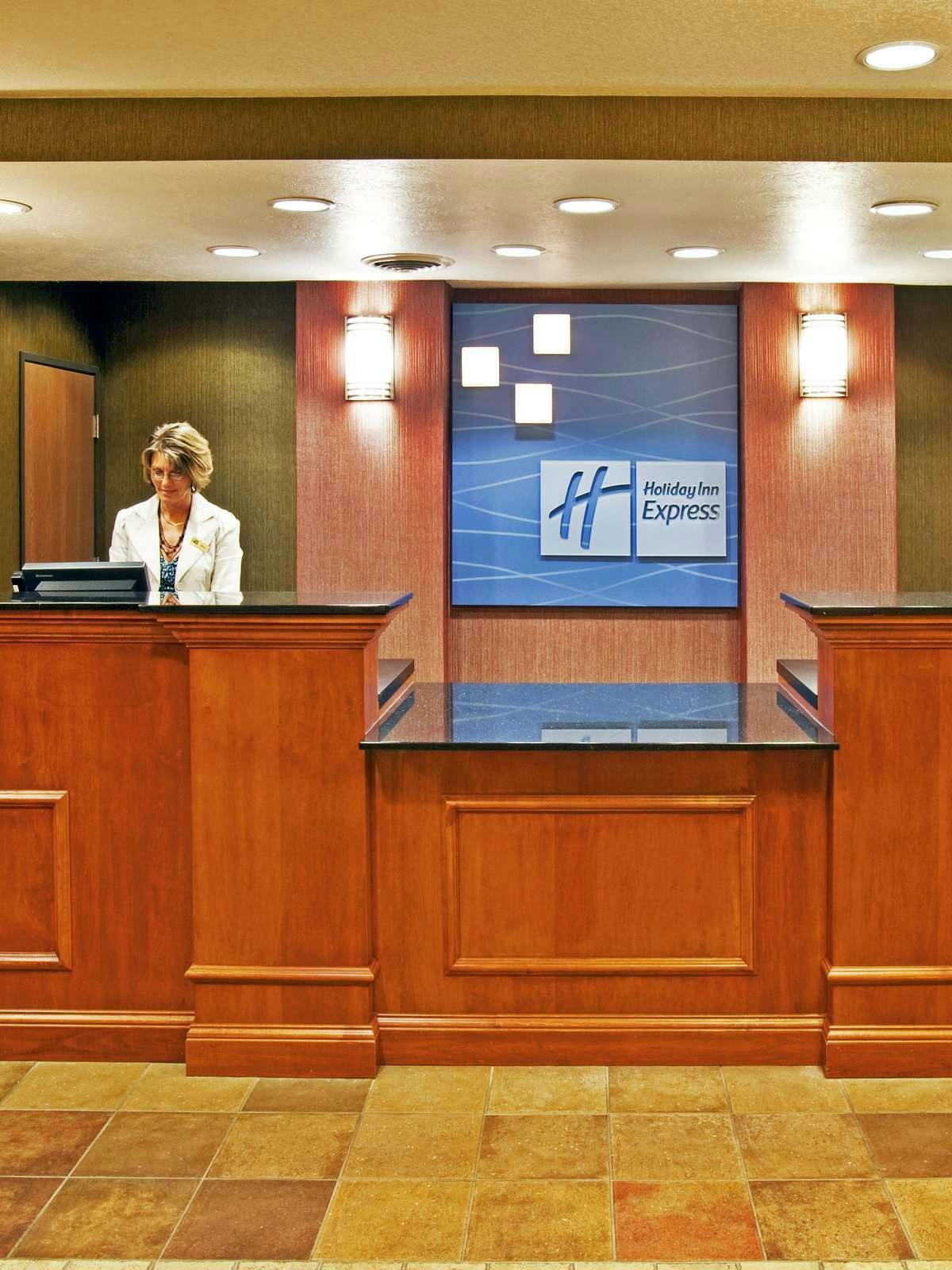 Hotel Holiday Inn Express Hotel & Suites Sioux Center photo 3