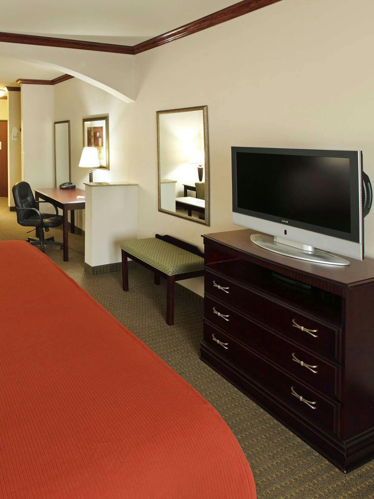 Hotel Holiday Inn Express Hotel & Suites Sherman photo 2