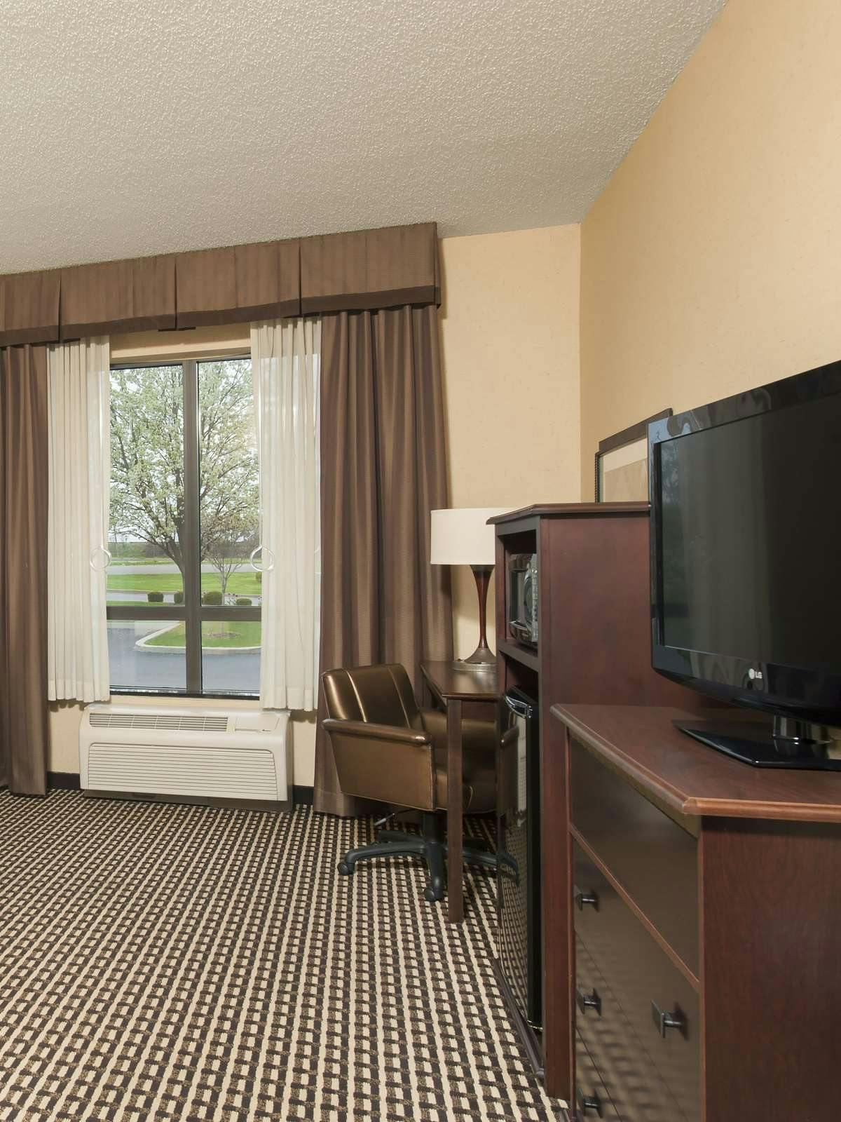 Hotel Holiday Inn Express Hotel & Suites Seymour photo 2