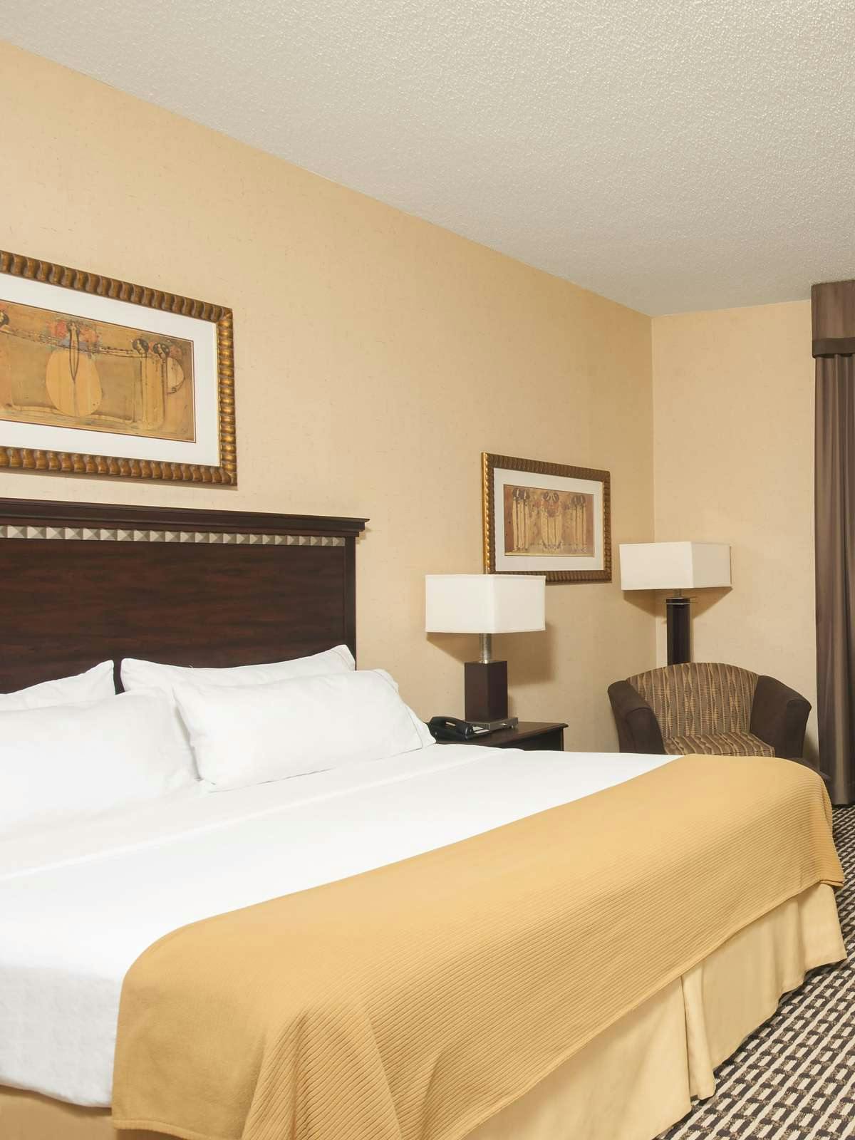 Hotel Holiday Inn Express Hotel & Suites Seymour photo 1