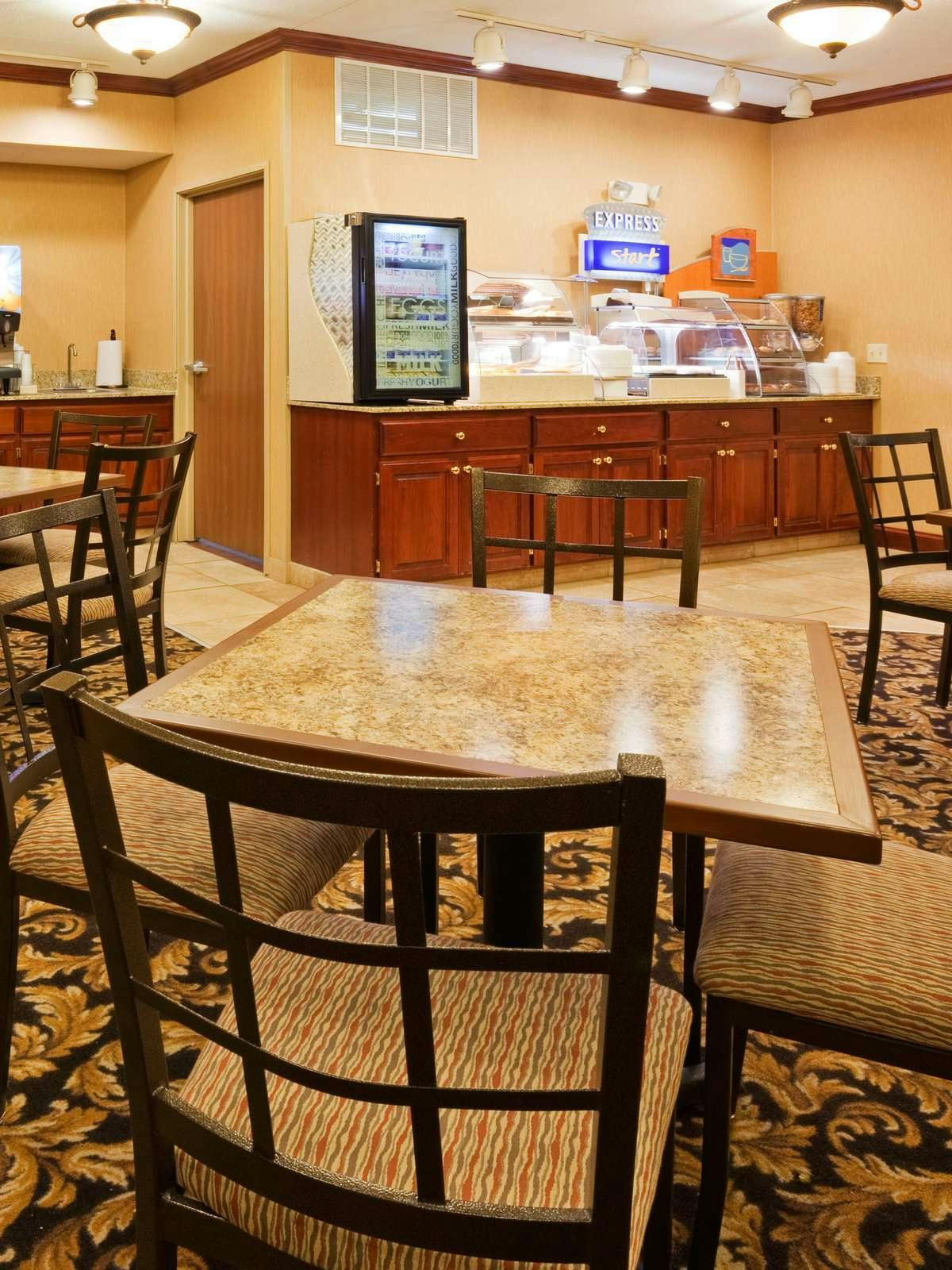 Hotel Holiday Inn Express Hotel & Suites Sioux Falls Empire Mall photo 4