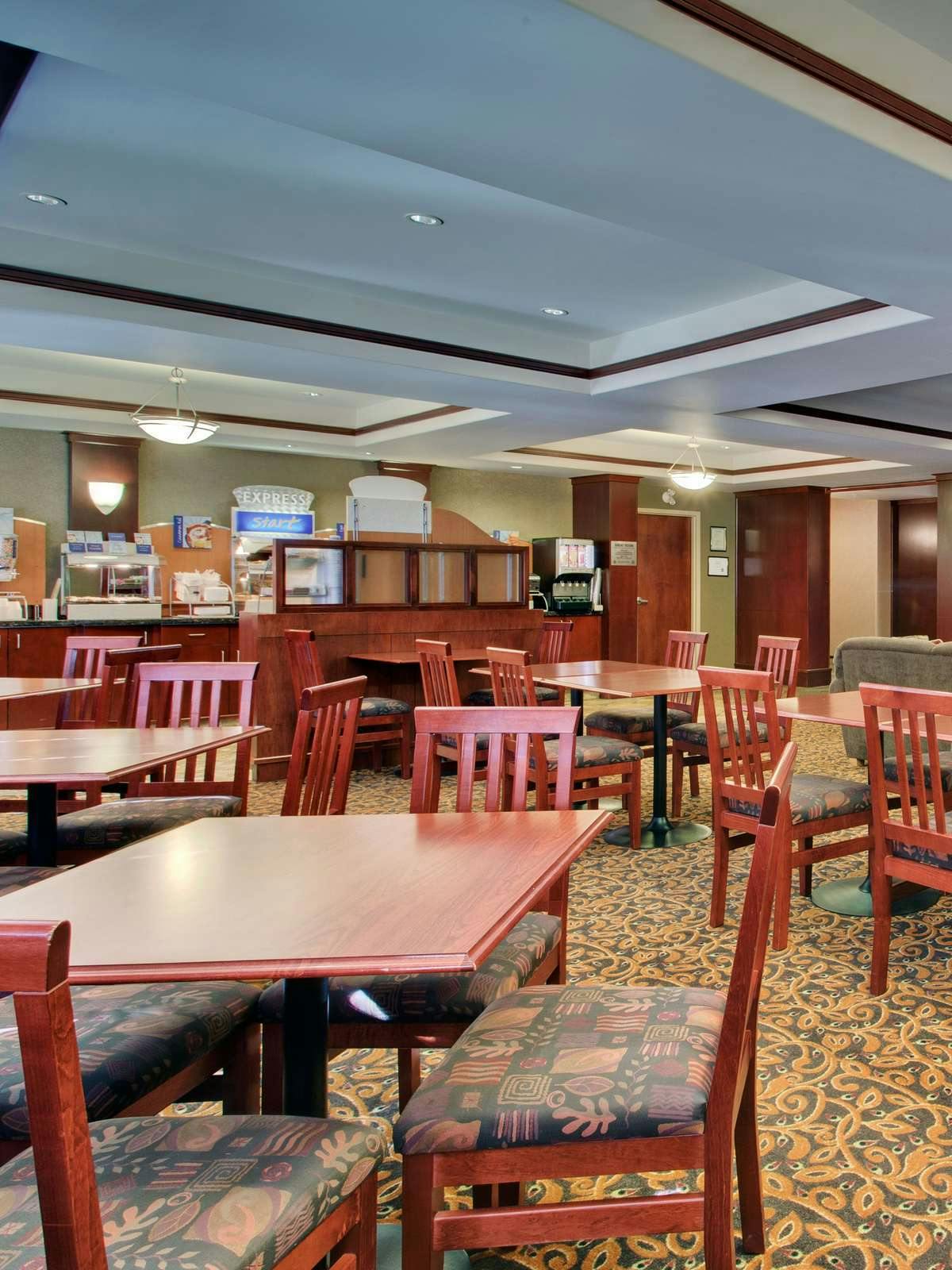 Hotel Holiday Inn Express Hotel & Suites Sherwood Park photo 5