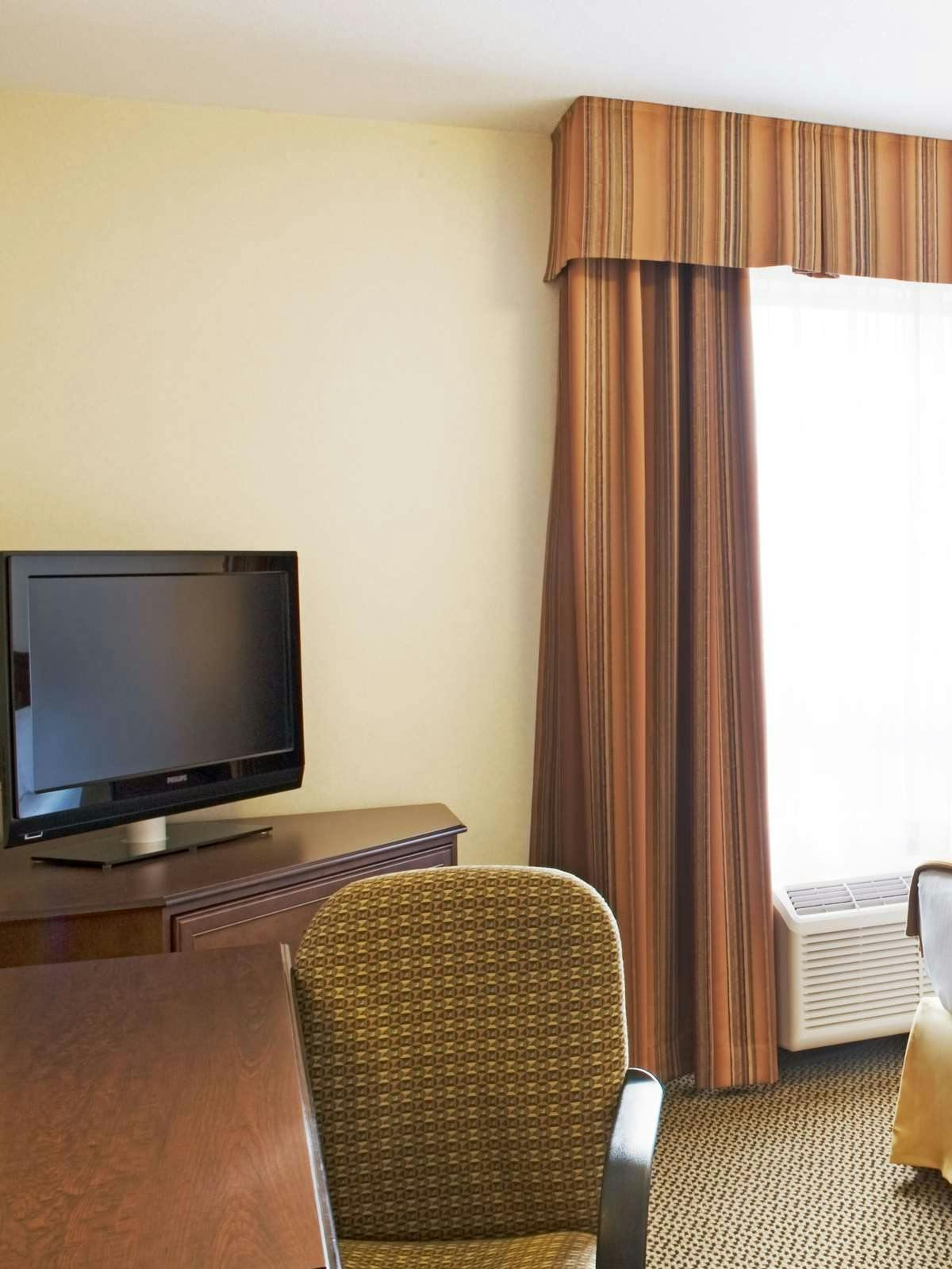 Hotel Holiday Inn Express Hotel & Suites Slave Lake photo 2