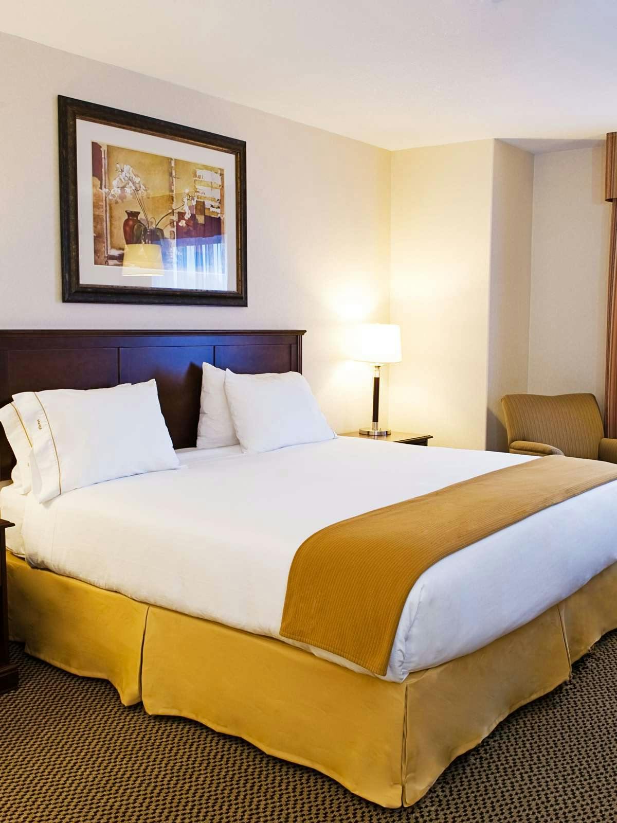 Hotel Holiday Inn Express Hotel & Suites Slave Lake photo 1