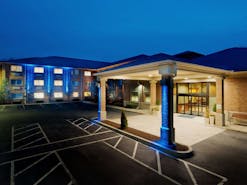 Holiday Inn Express Hotel & Suites Smithfield Providence
