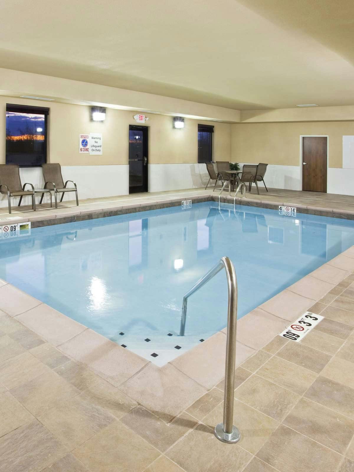 Hotel Holiday Inn Express Hotel & Suites Van Wert photo 5