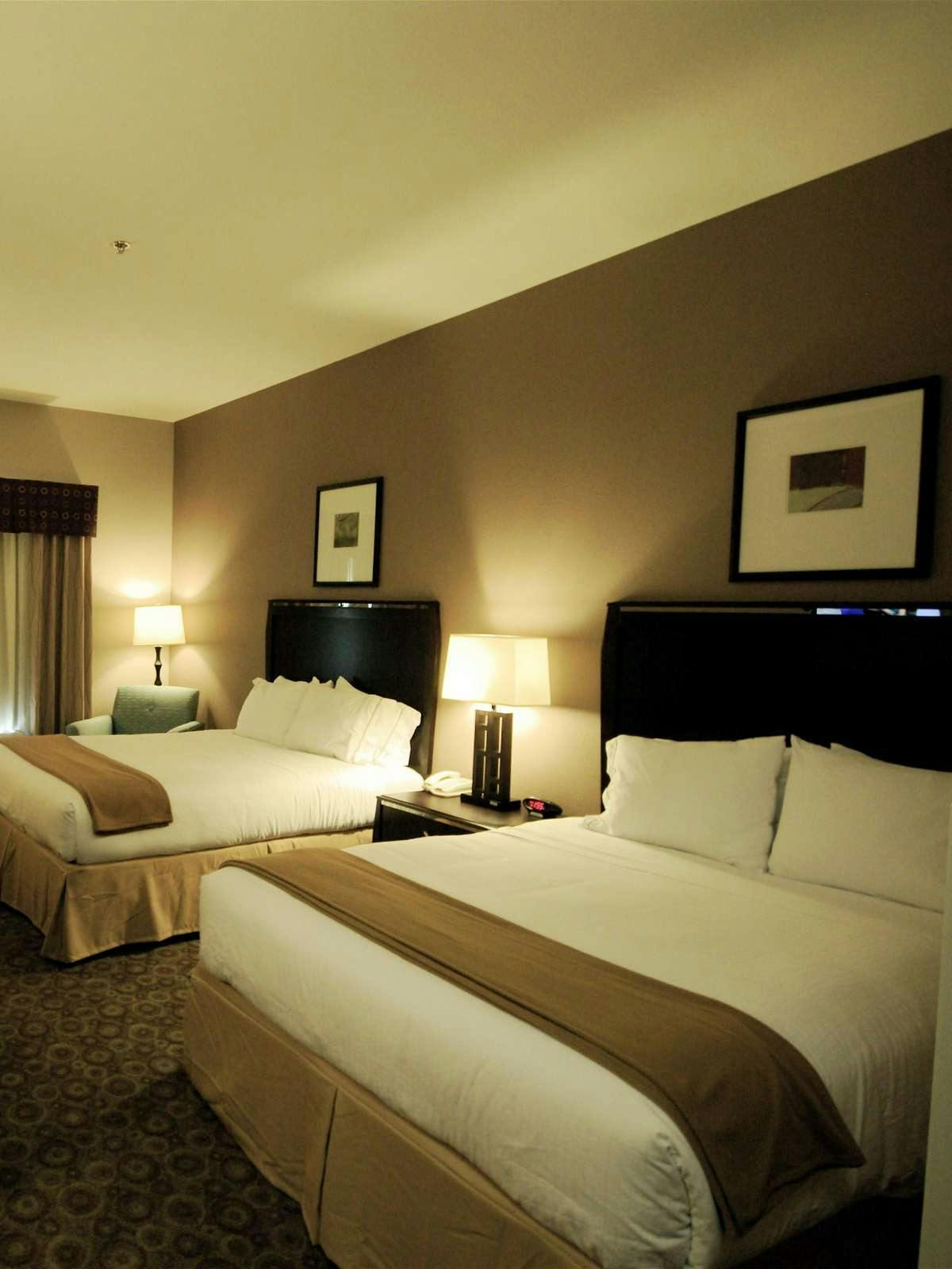 Hotel Holiday Inn Express Hotel & Suites Van Wert photo 1