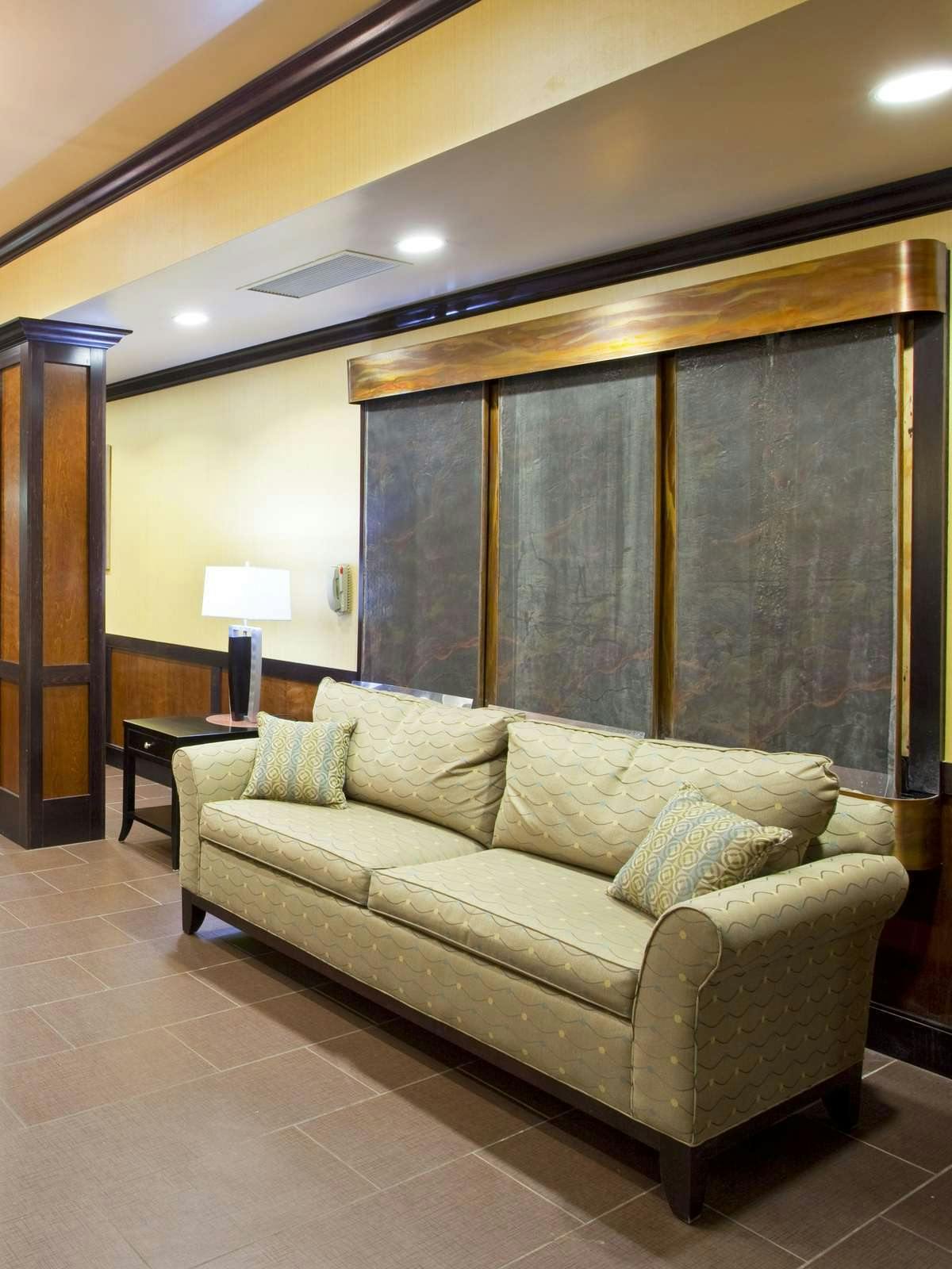 Hotel Holiday Inn Express Hotel & Suites Van Wert photo 3