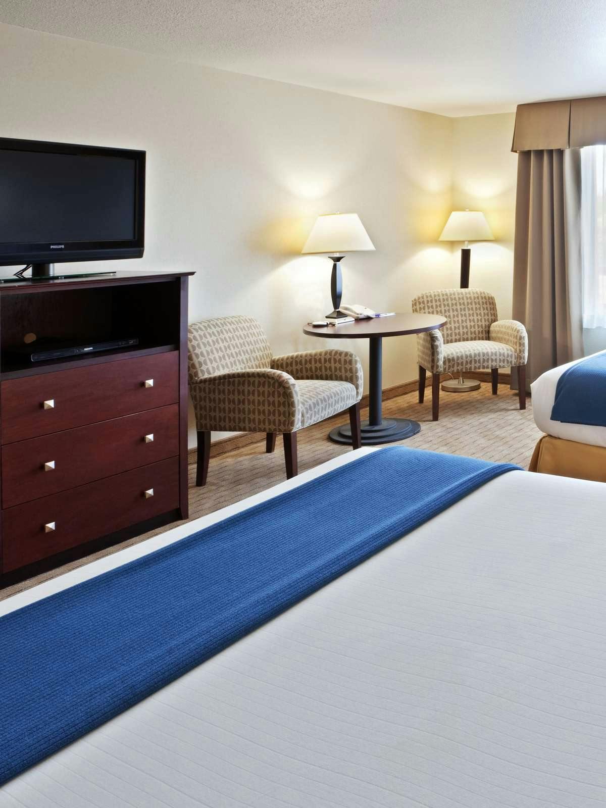 Hotel Holiday Inn Express Hotel & Suites Vancouver Mall photo 2