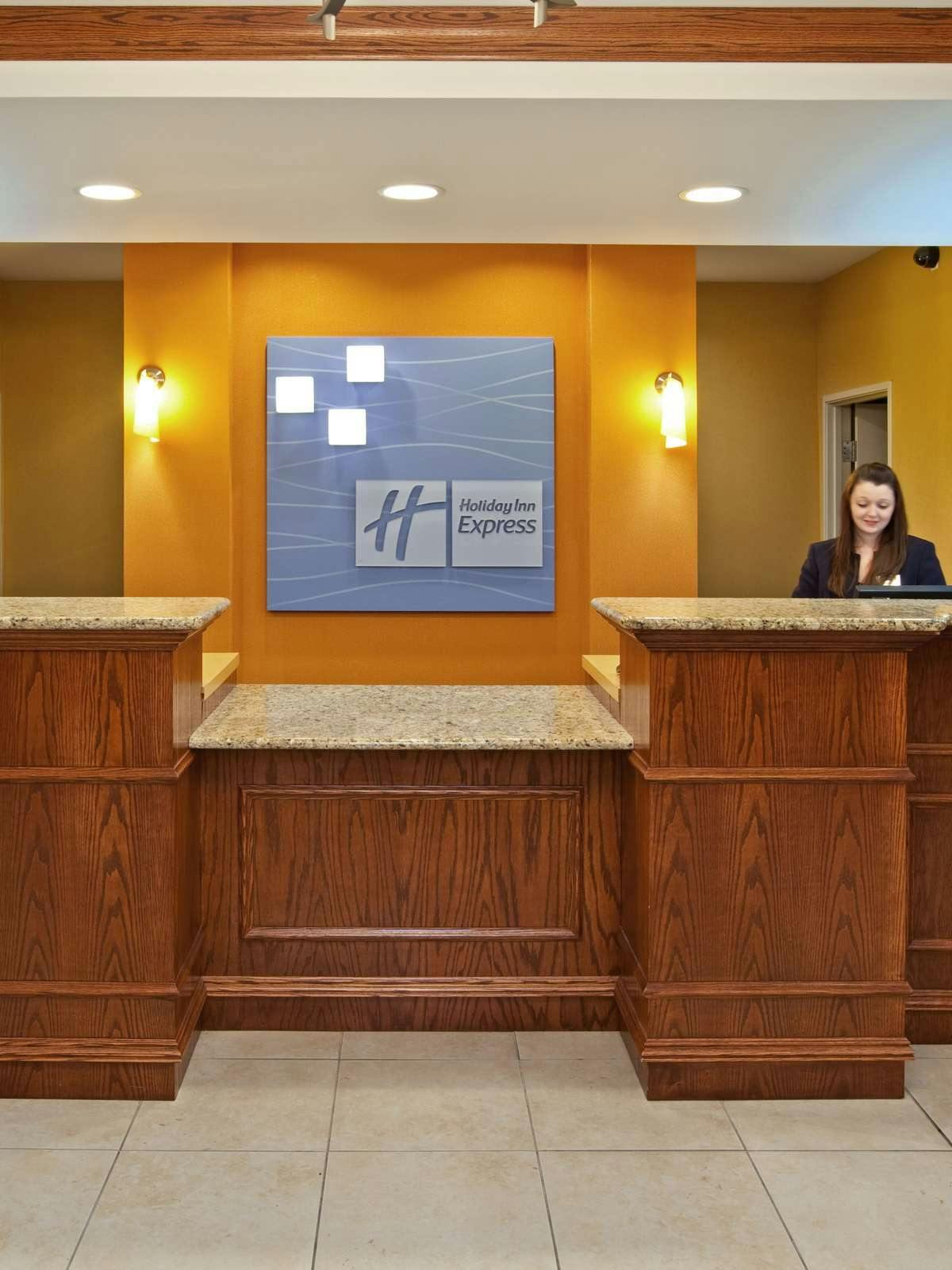 Hotel Holiday Inn Express Hotel & Suites Vandalia photo 5