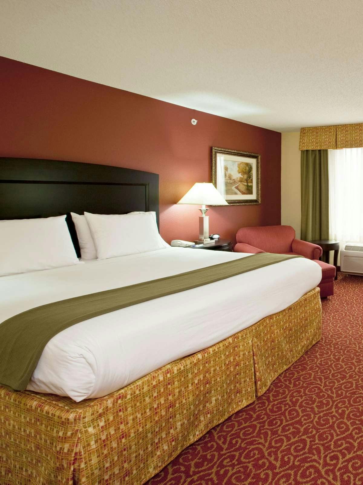 Hotel Holiday Inn Express Hotel & Suites Vandalia photo 1