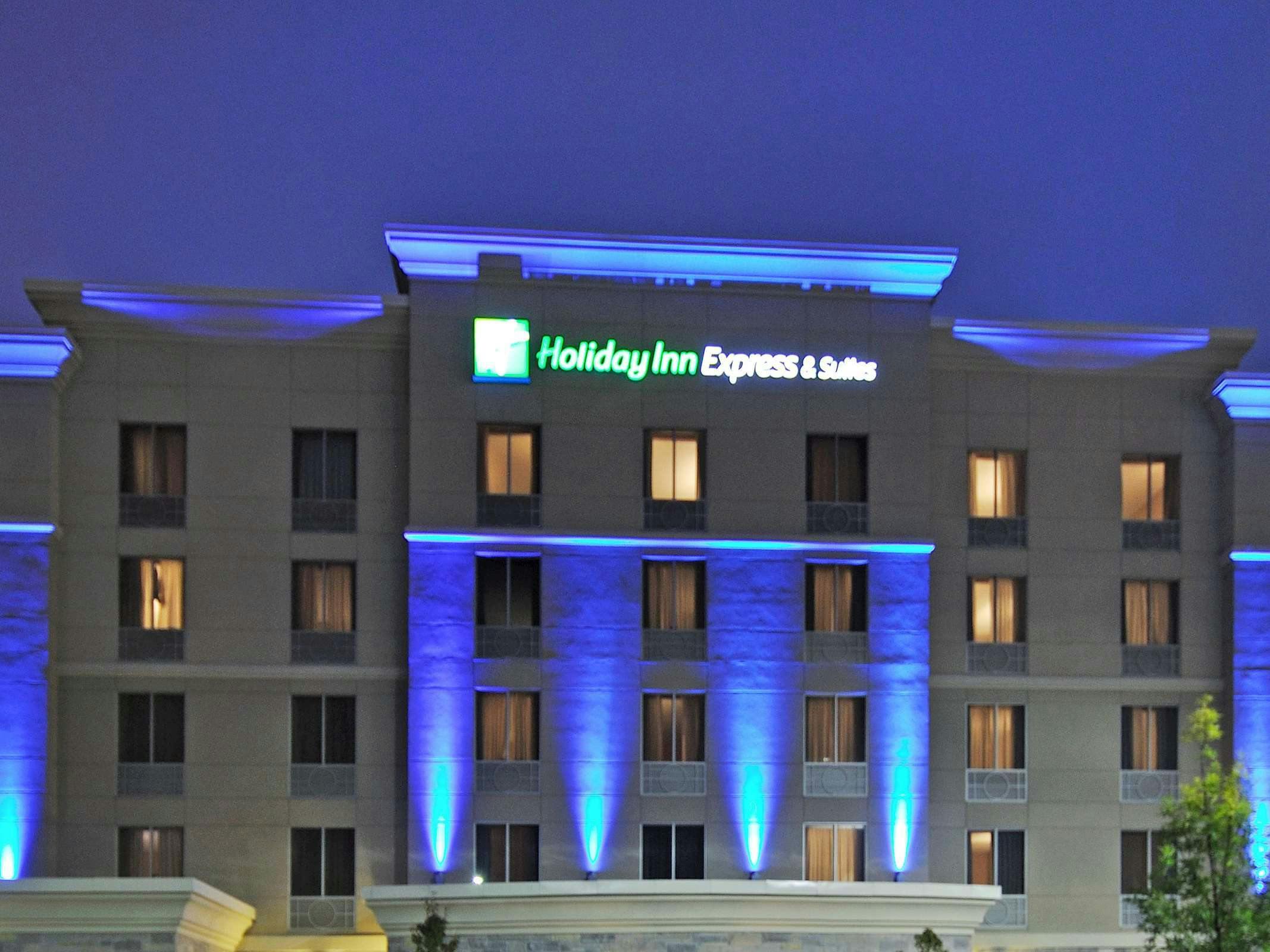 Holiday Inn Express Hotel & Suites Vaughan Southwest