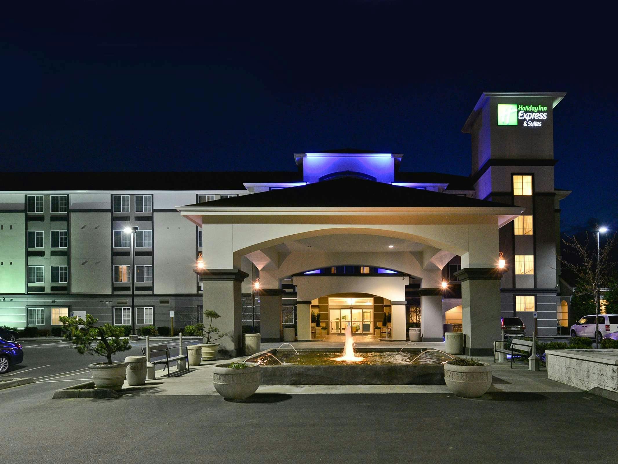 Holiday Inn Express Hotel & Suites South Lakewood