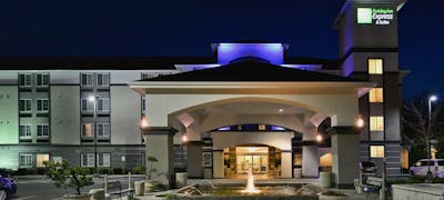 Holiday Inn Express Hotel & Suites South Lakewood