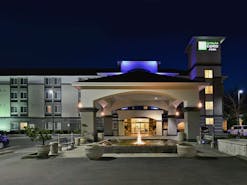 Holiday Inn Express Hotel & Suites South Lakewood