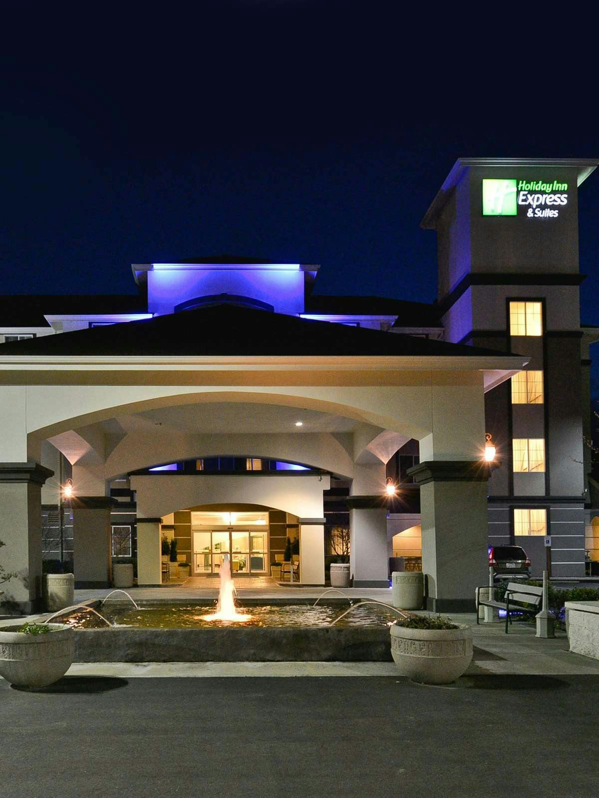 Hotel Holiday Inn Express Hotel & Suites South Lakewood photo 3