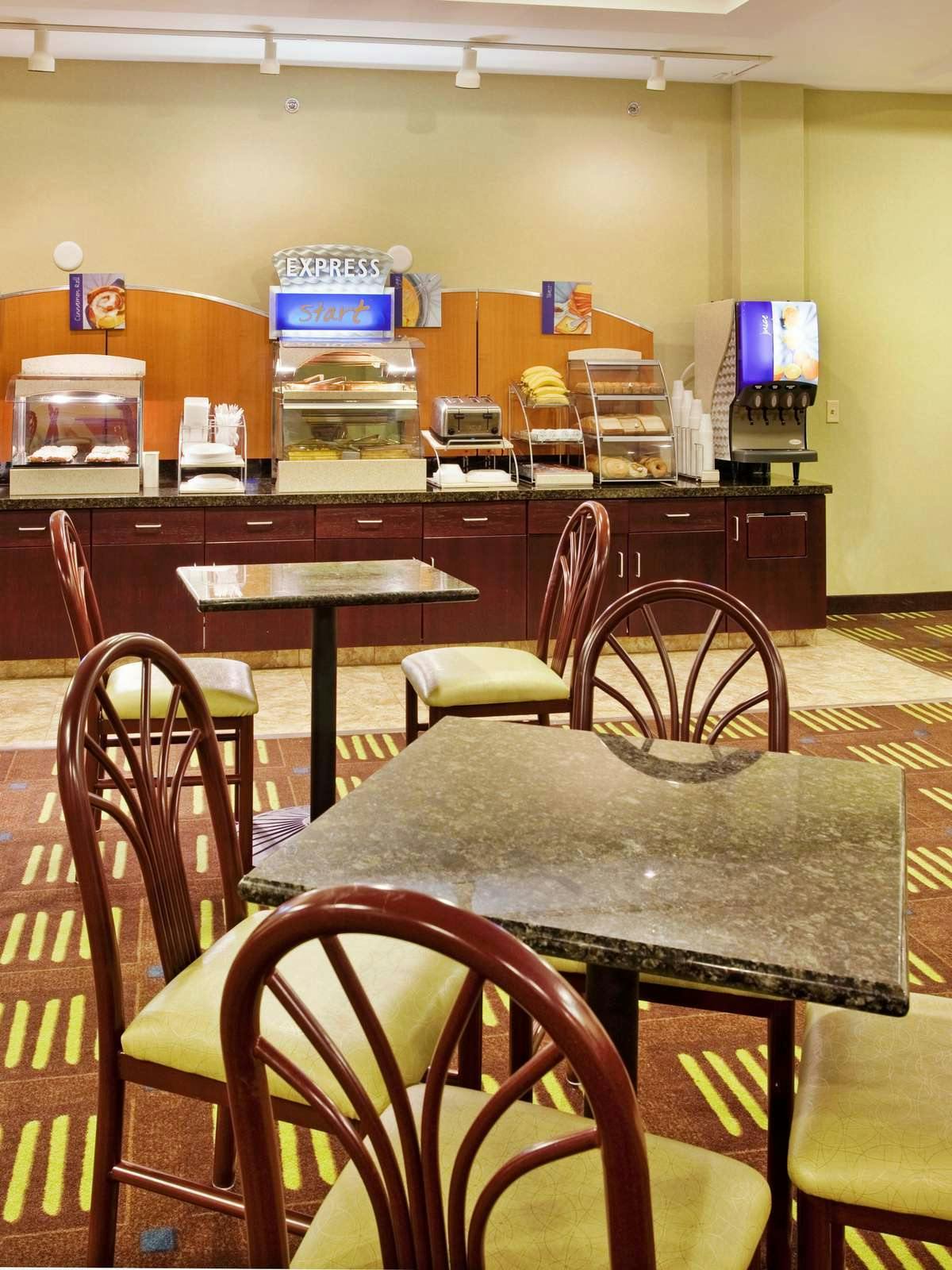 Hotel Holiday Inn Express Hotel & Suites St Charles photo 5