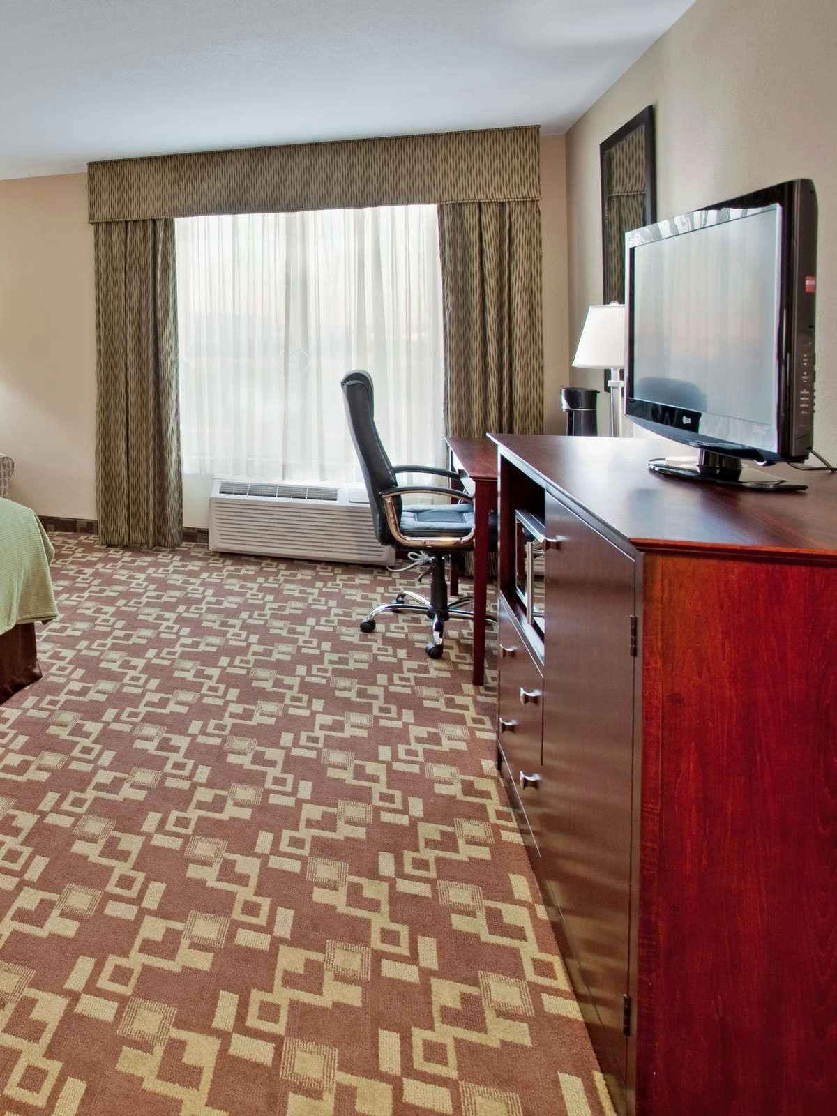 Hotel Holiday Inn Express Hotel & Suites St Charles photo 2